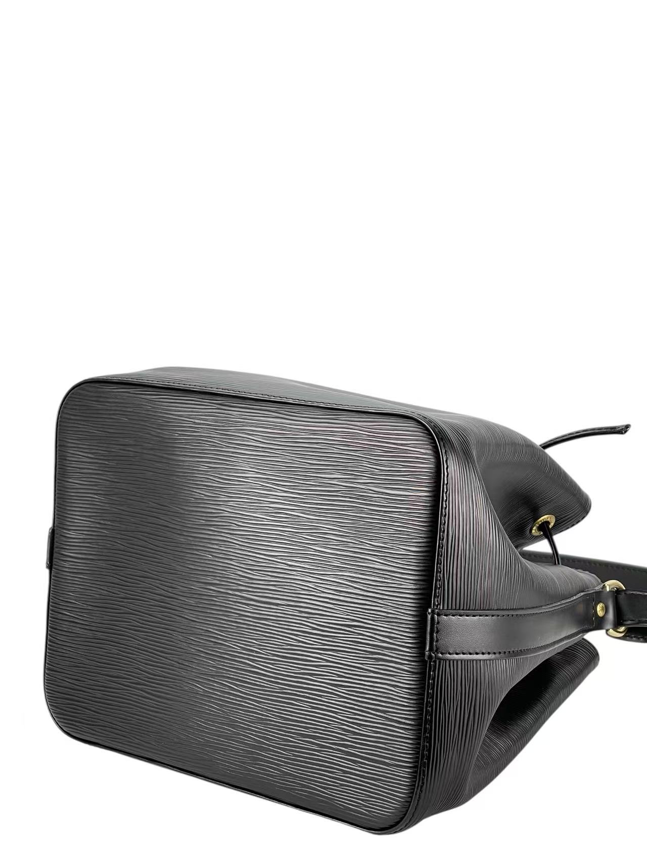 LOUIS VUITTON - Black Epi Noe Bucket Bag