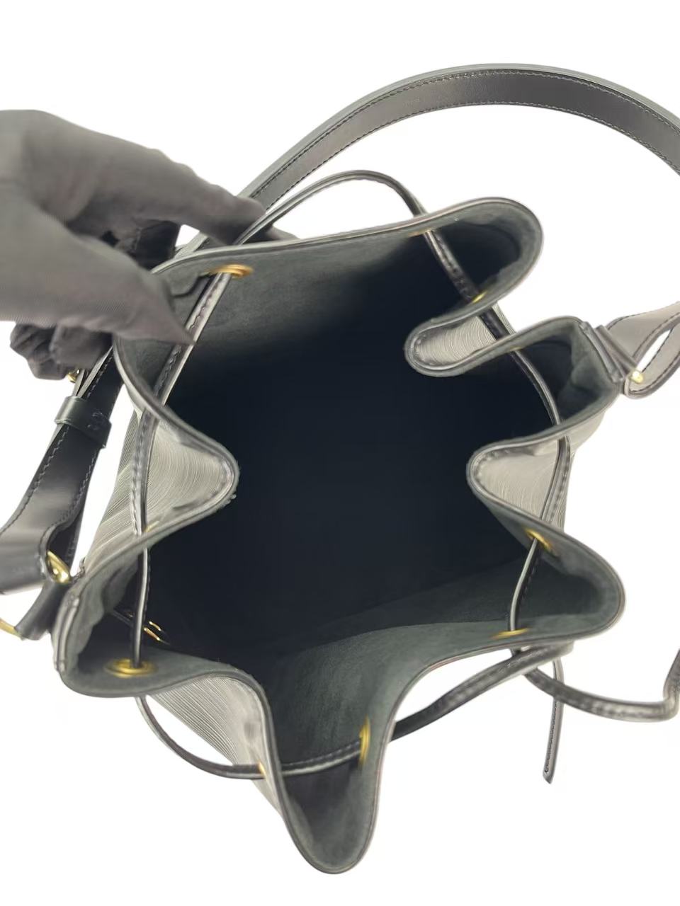 LOUIS VUITTON - Black Epi Noe Bucket Bag