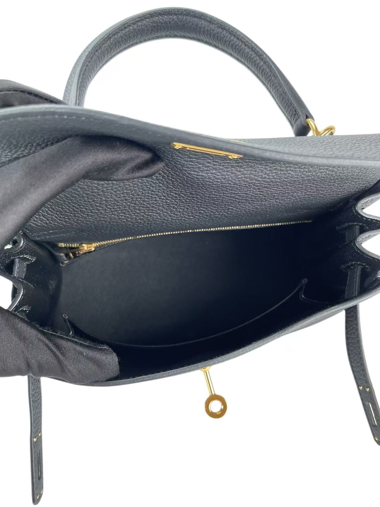 HERMES - Kelly 25 Noir 89 Togo Gold Hardware