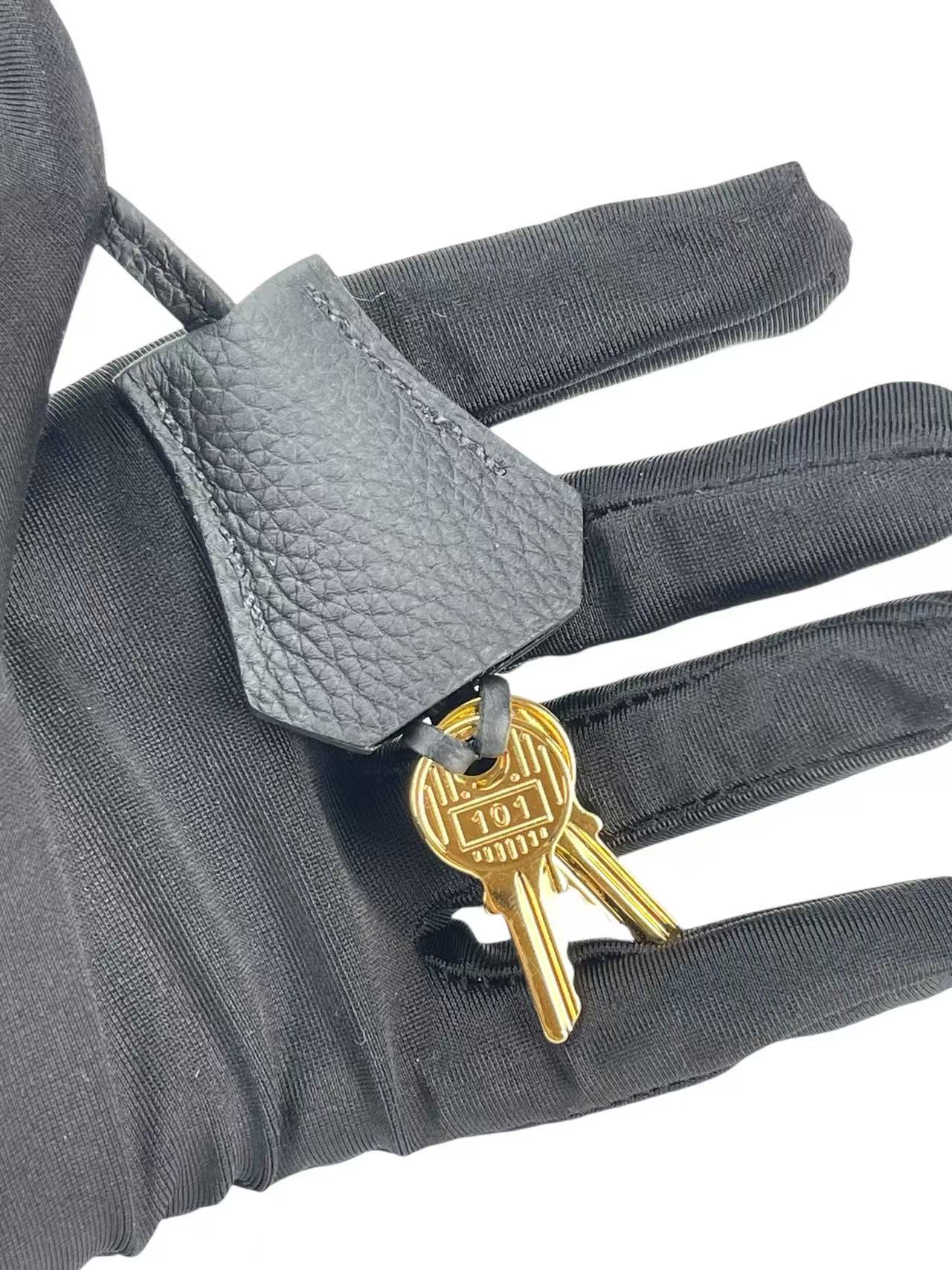 HERMES - Kelly 25 Noir 89 Togo Gold Hardware