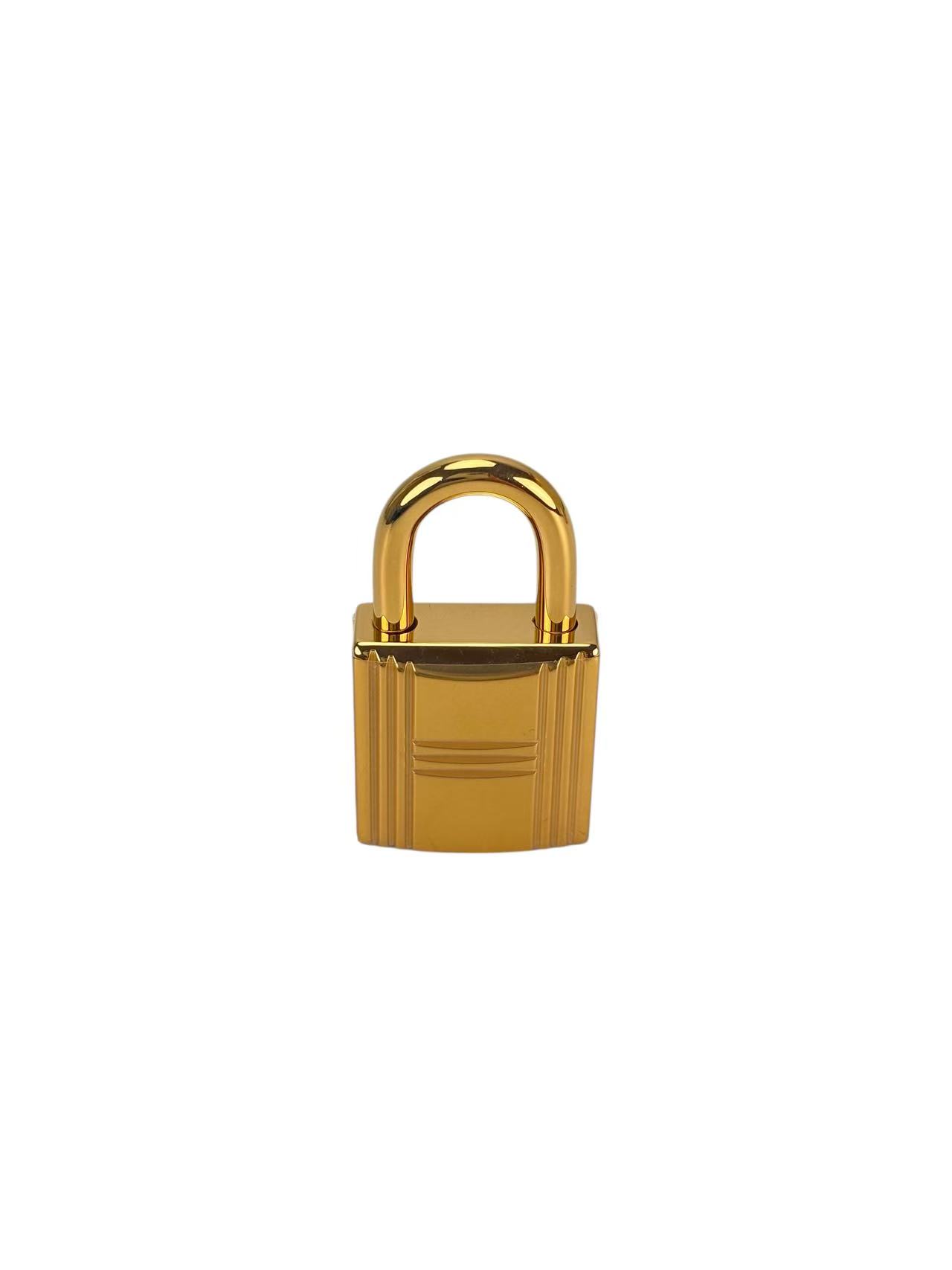 HERMES - Kelly 28 Craie 10 Epsom Gold Hardware – Camellia Vintage