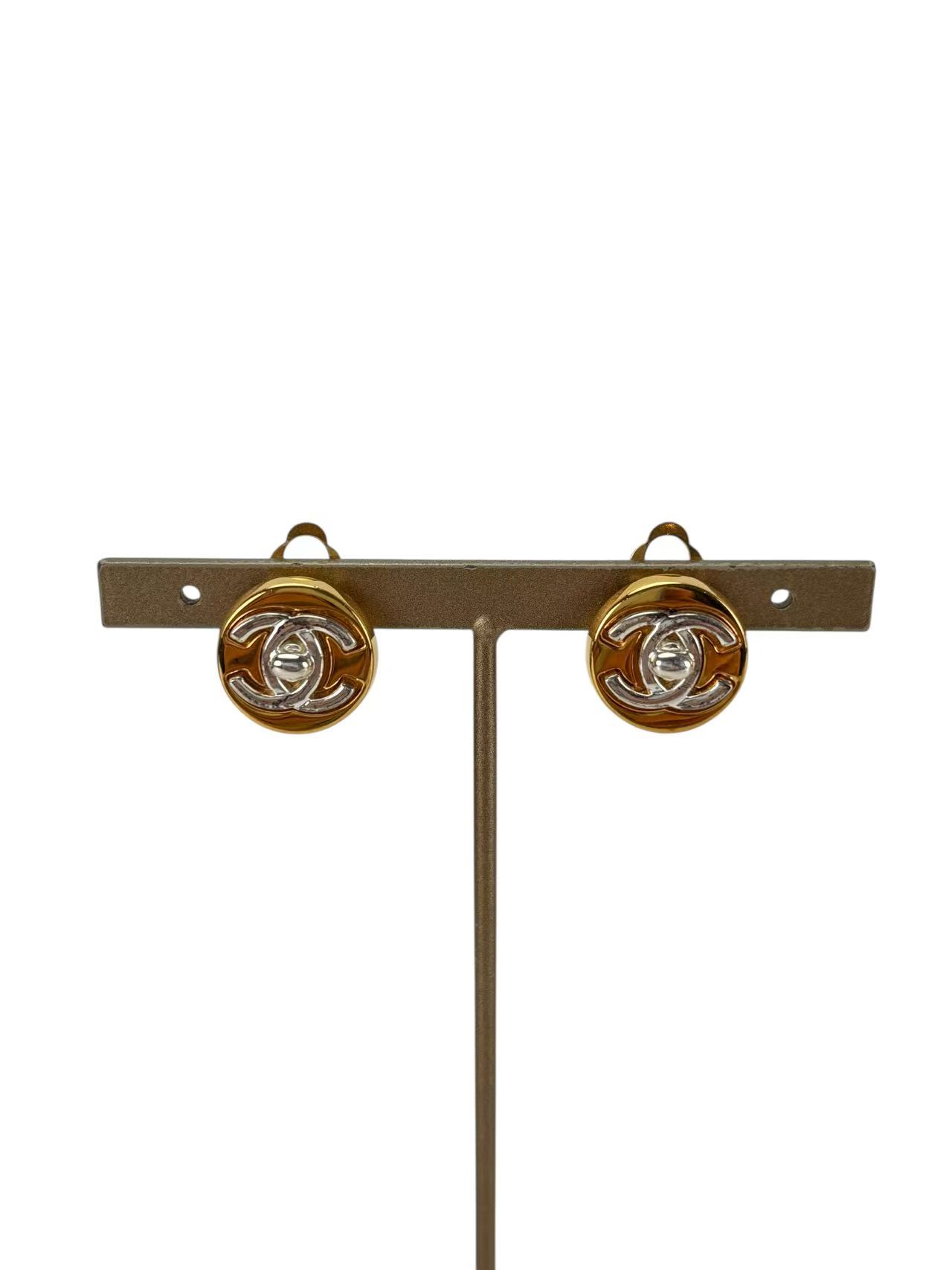 CHANEL - 97A Gold Circle CC Mark Earrings