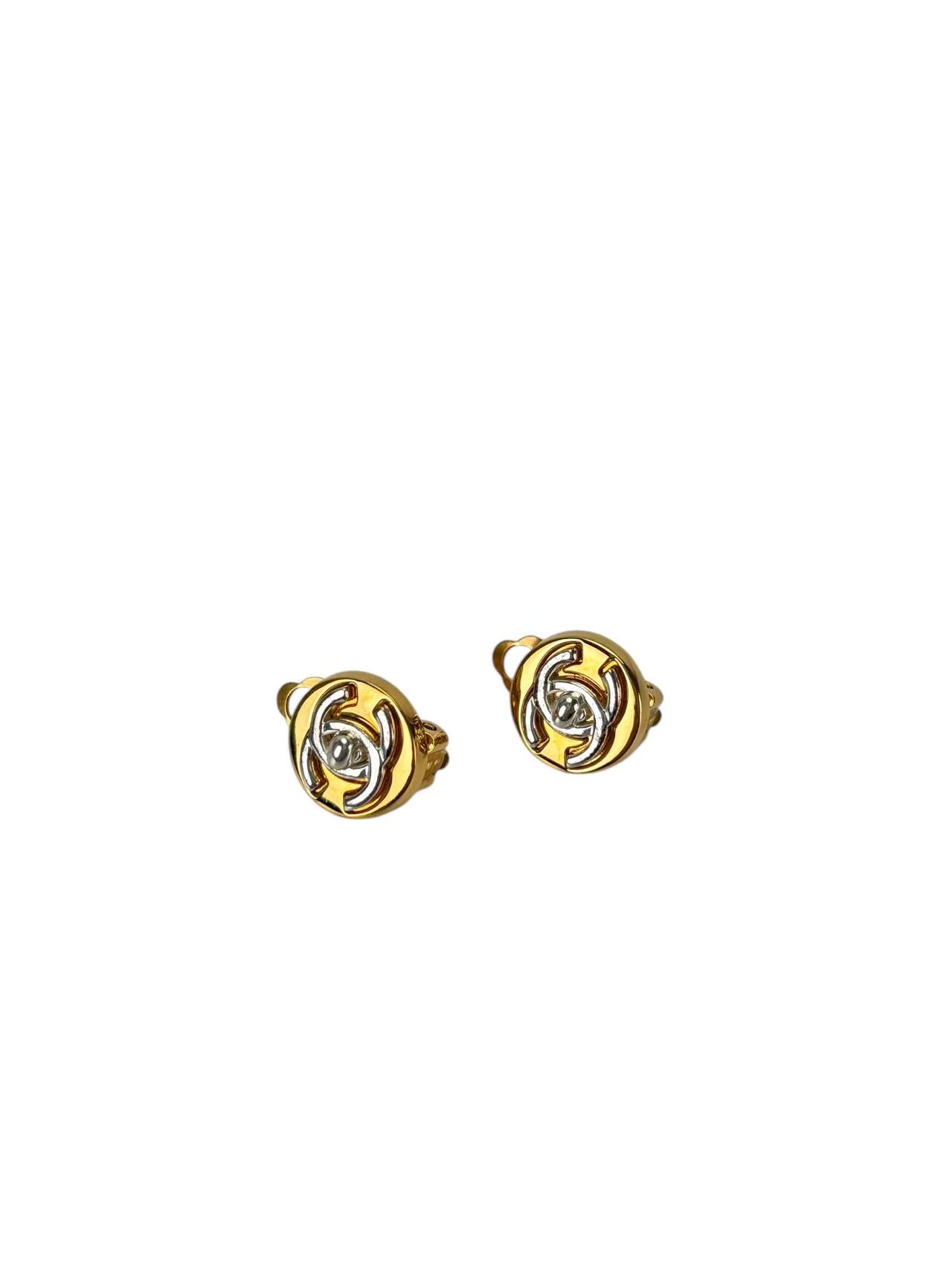 CHANEL - 97A Gold Circle CC Mark Earrings