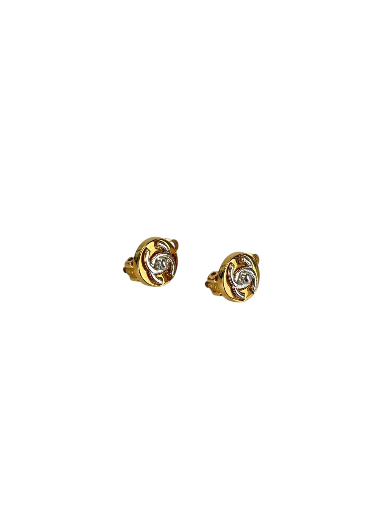 CHANEL - 97A Gold Circle CC Mark Earrings