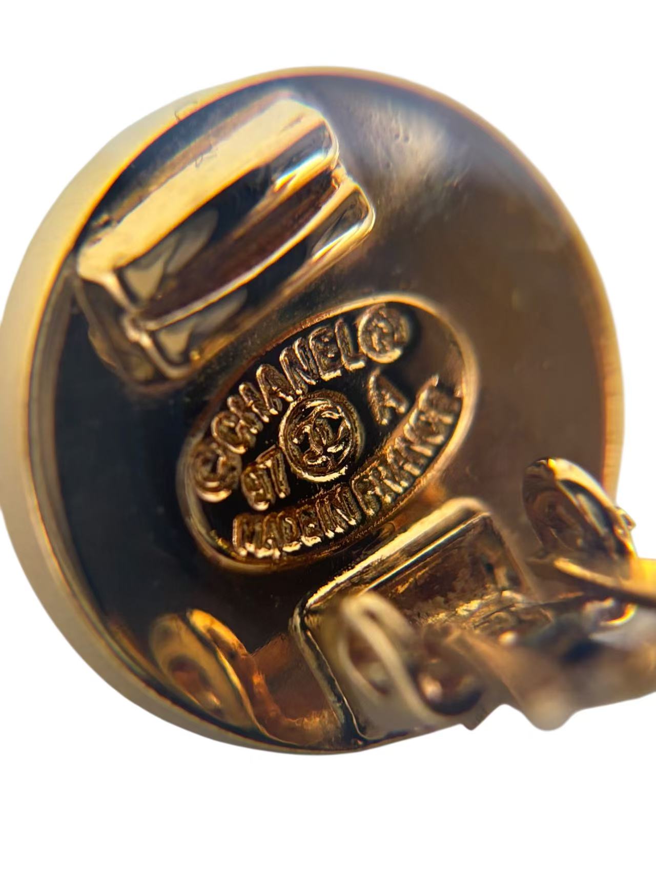 CHANEL - 97A Gold Circle CC Mark Earrings