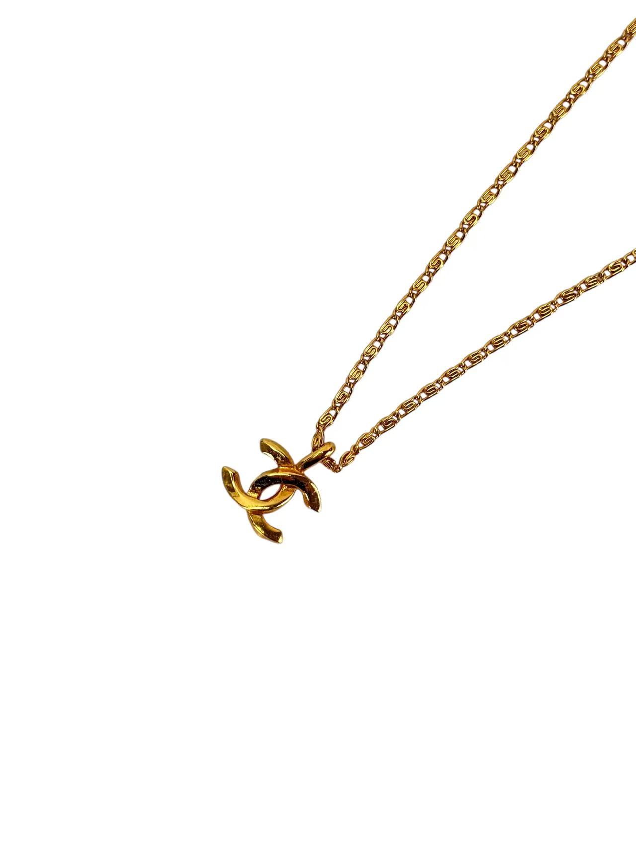 CHANEL - Gold CC Logo Pendant Necklace(1982)
