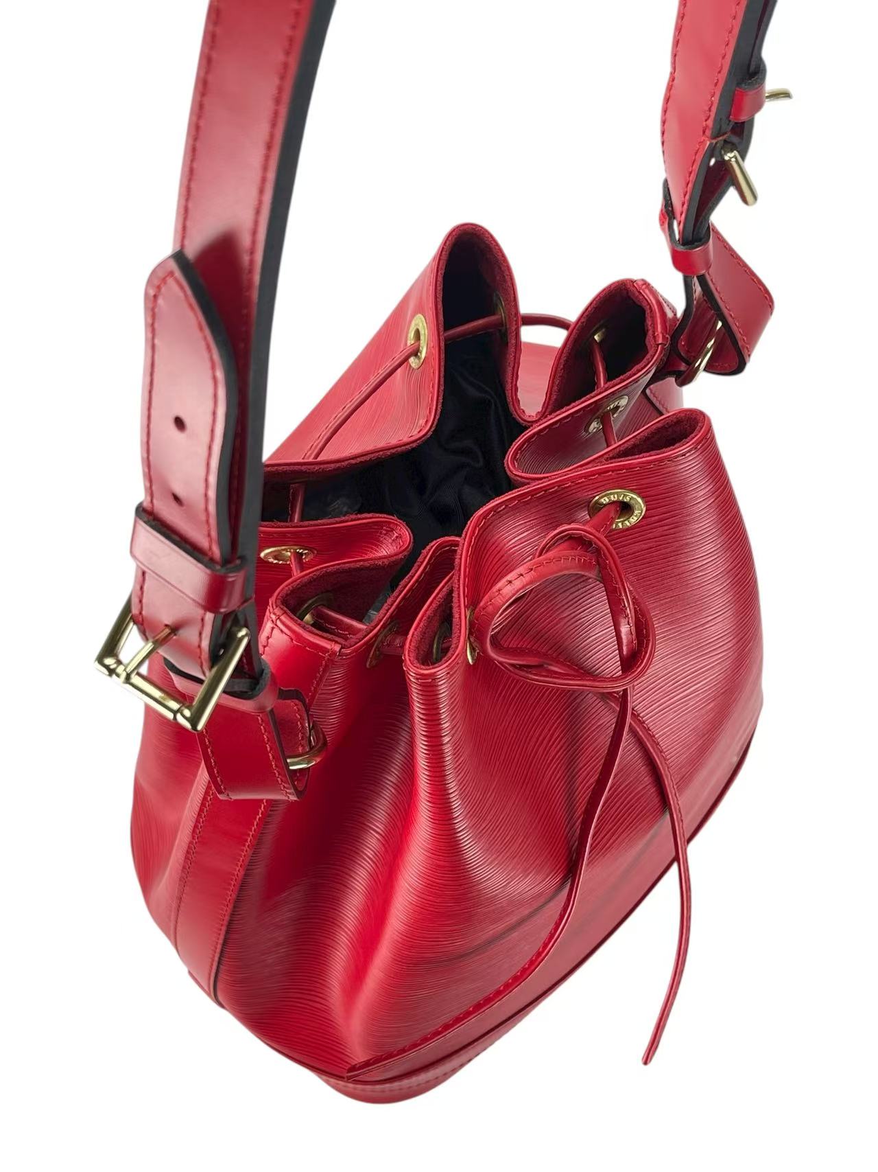 LOUIS VUITTON - Red Epi Noe Bucket Bag