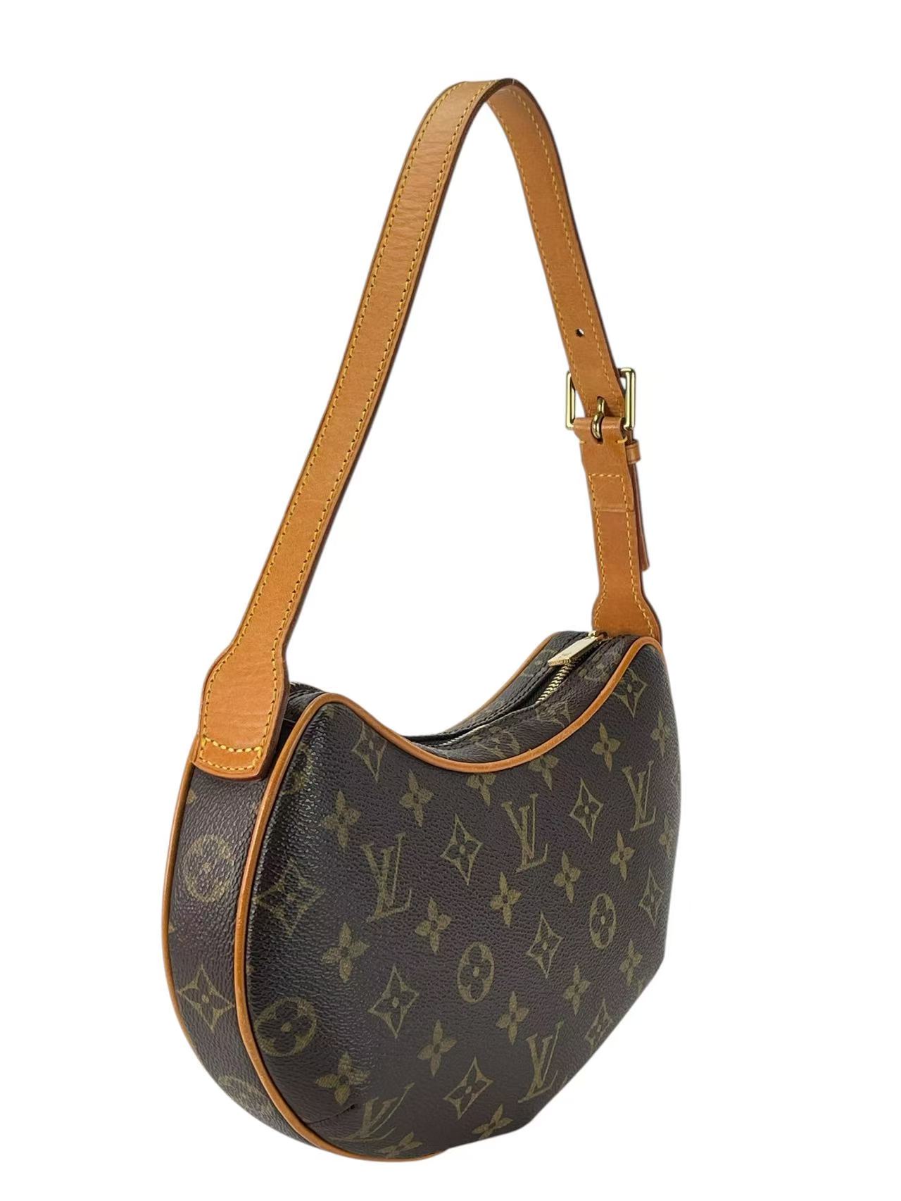 LOUIS VUITTON - Pochette Croissant PM Monogram Canvas
