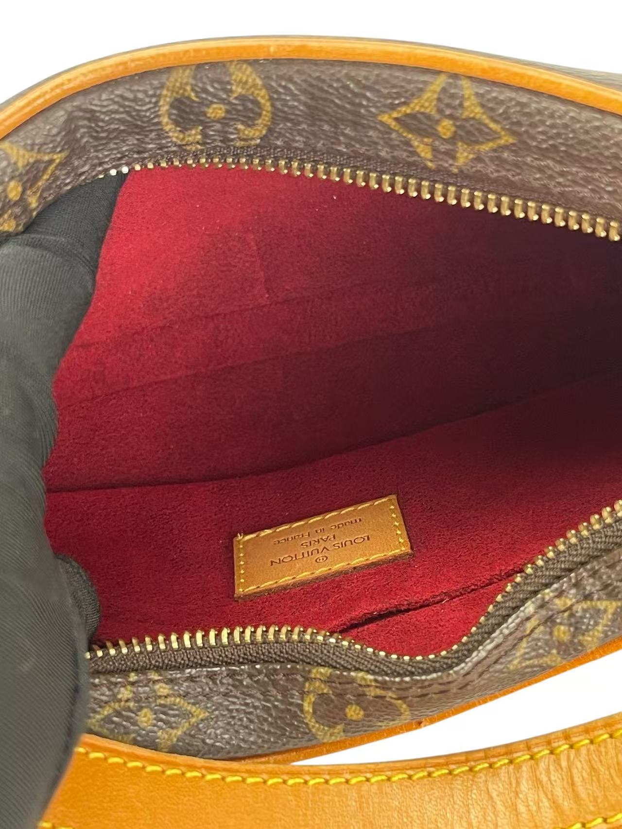 LOUIS VUITTON - Pochette Croissant PM Monogram Canvas