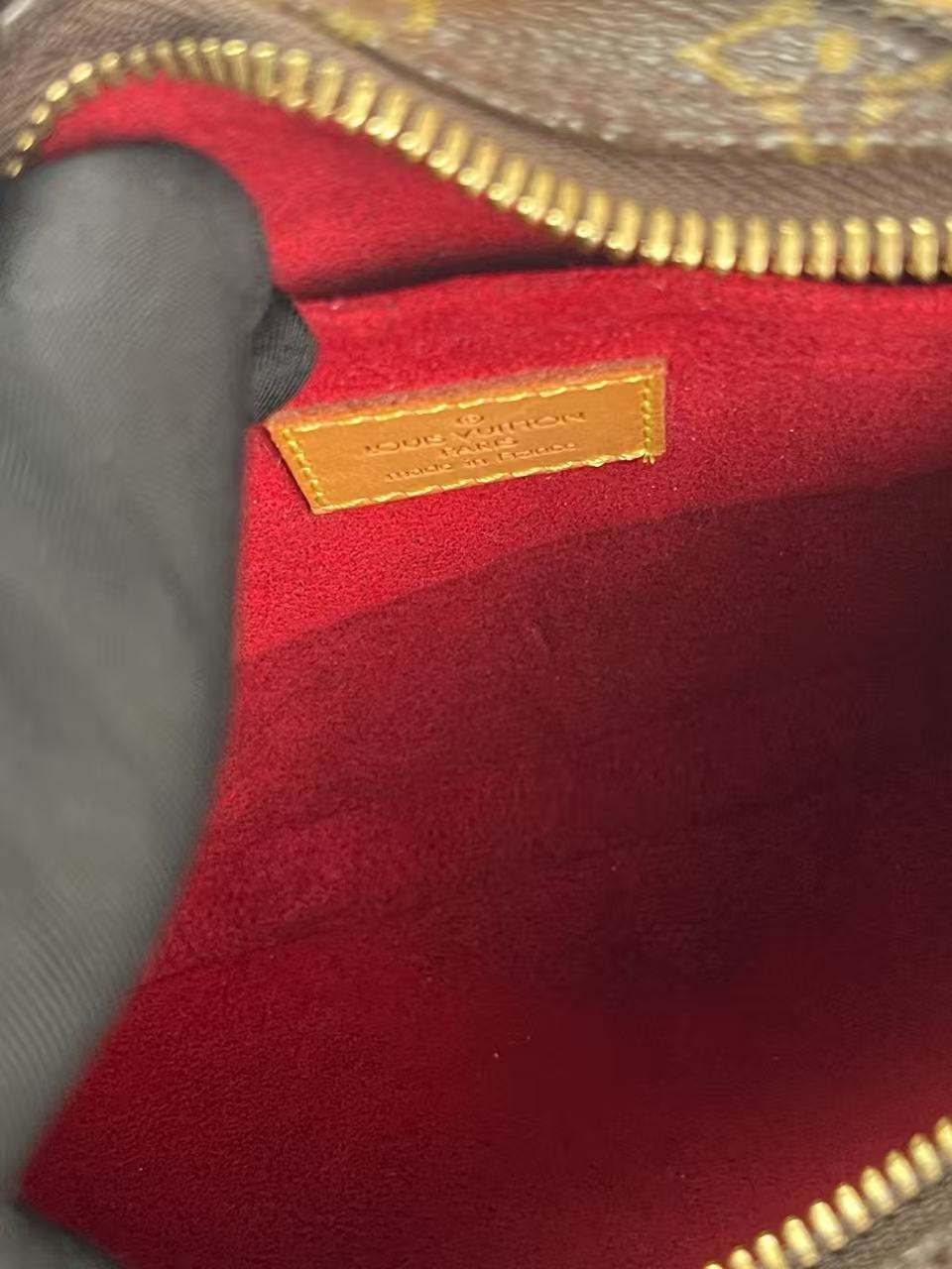 LOUIS VUITTON - Pochette Croissant PM Monogram Canvas