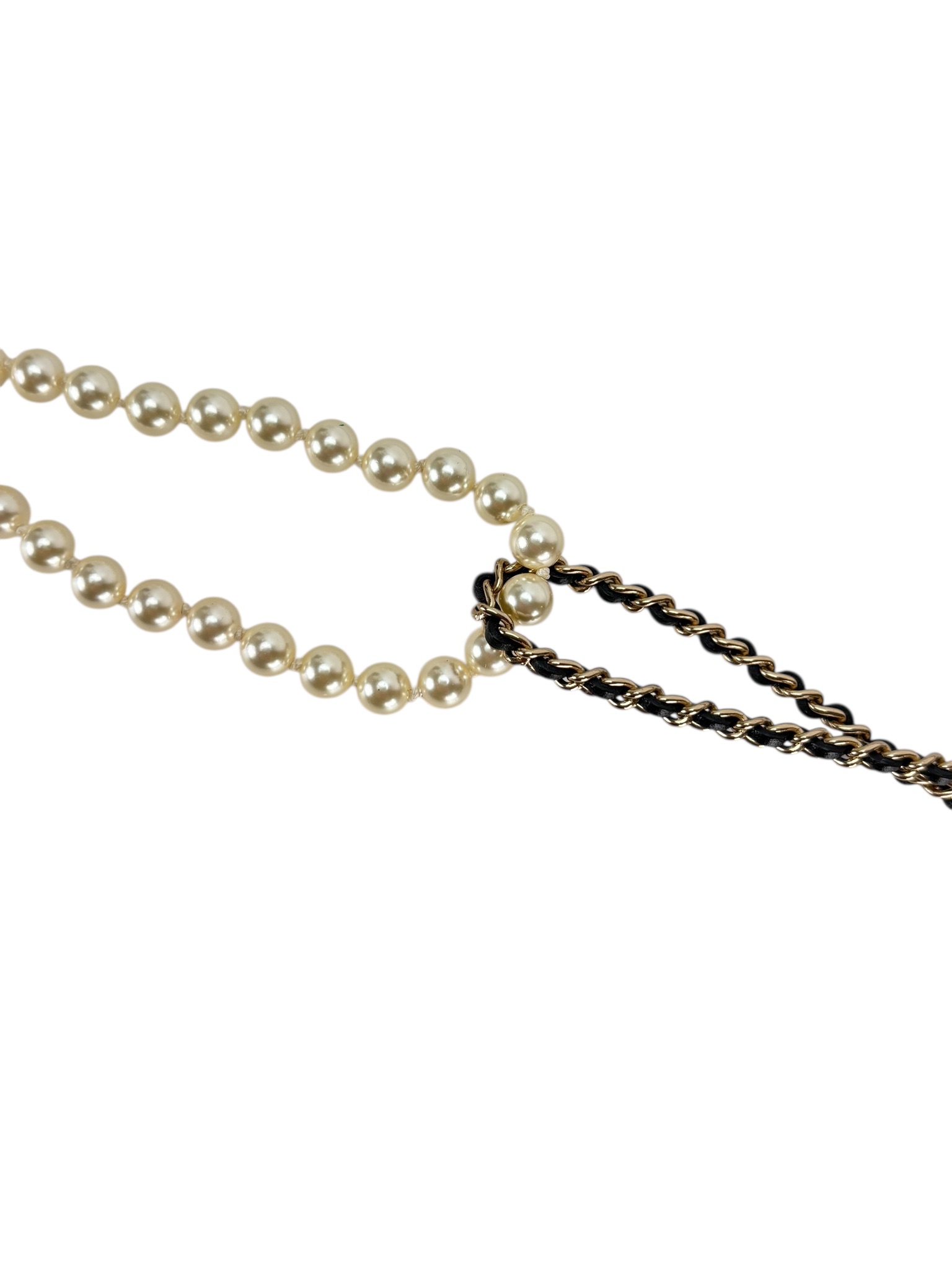 CHANEL - 21S Gold Metal Faux Pearls Tiny Bag Pendant Necklace