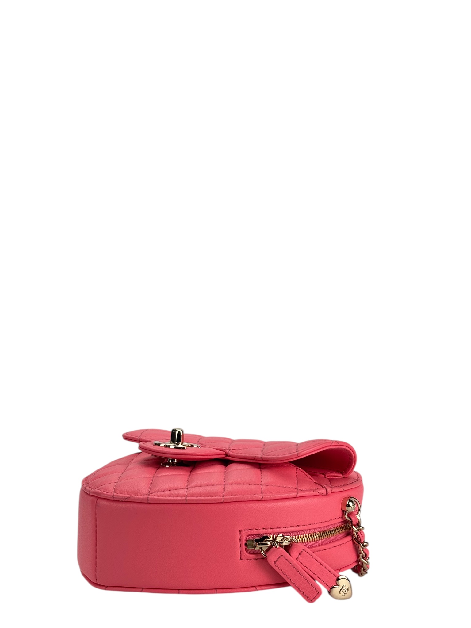 CHANEL - 22S CC In Love Heart Clutch Pink Lambskin With Chain