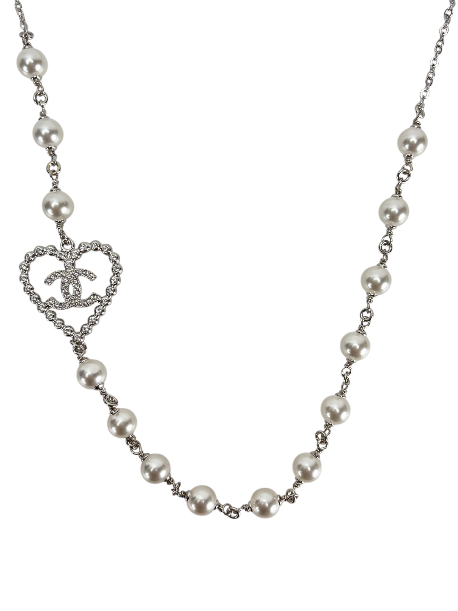 CHANEL - 25P Silver Pearl CC Heart Rhinestones Necklace