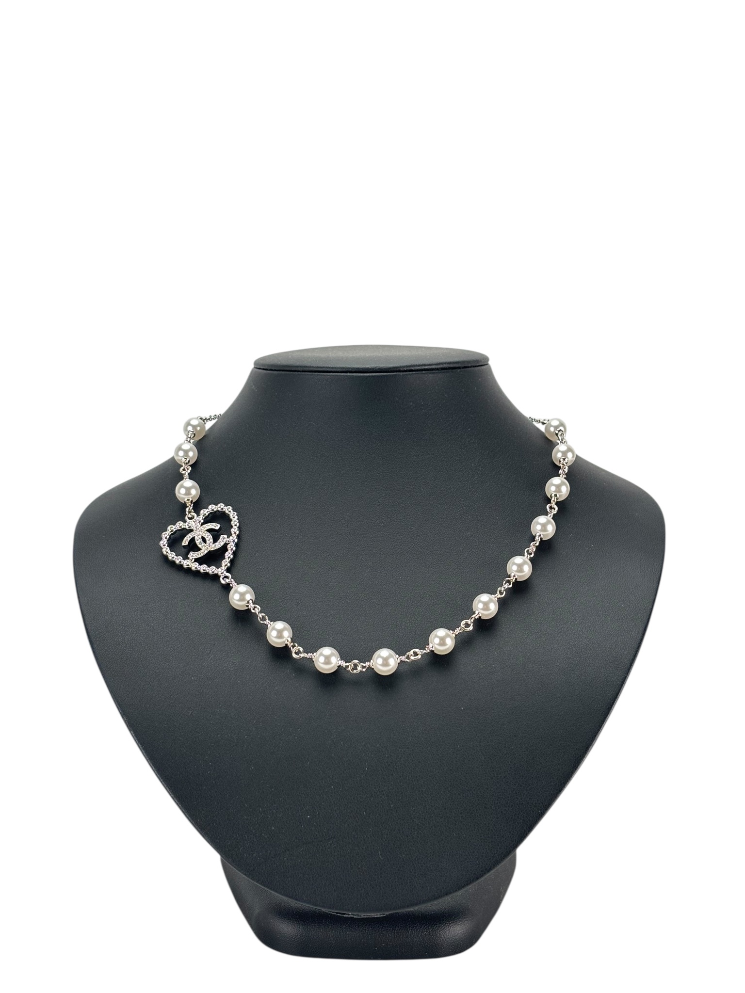 CHANEL - 25P Silver Pearl CC Heart Rhinestones Necklace