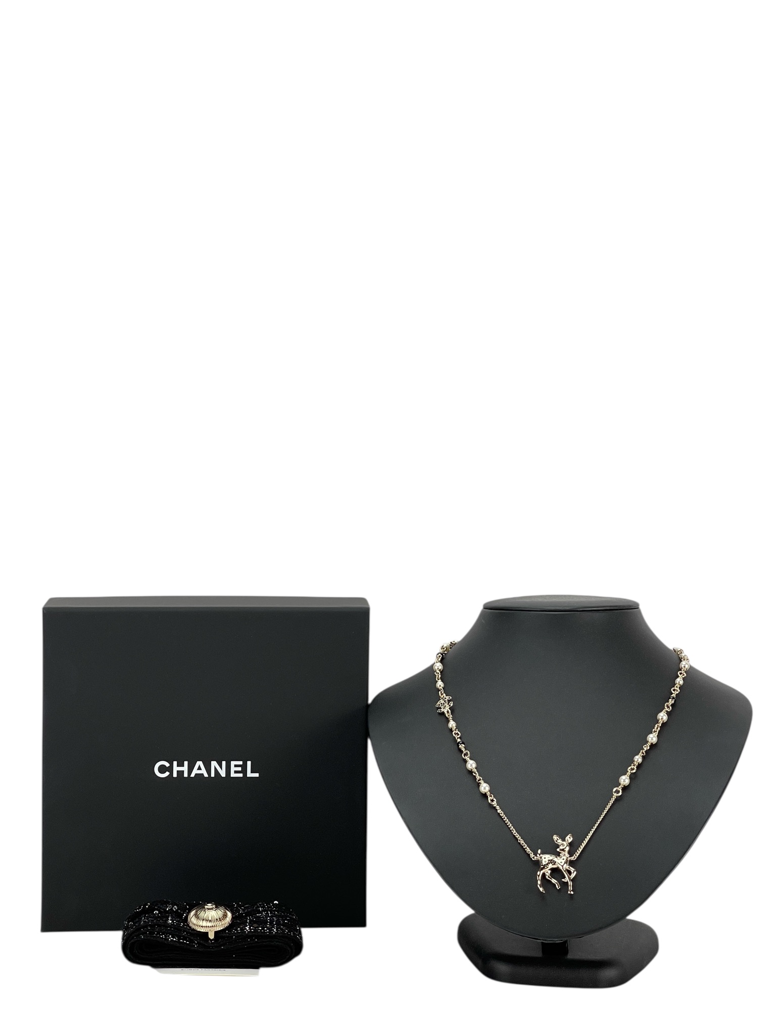 CHANEL - 26C Silver Pearl Bambi Necklace