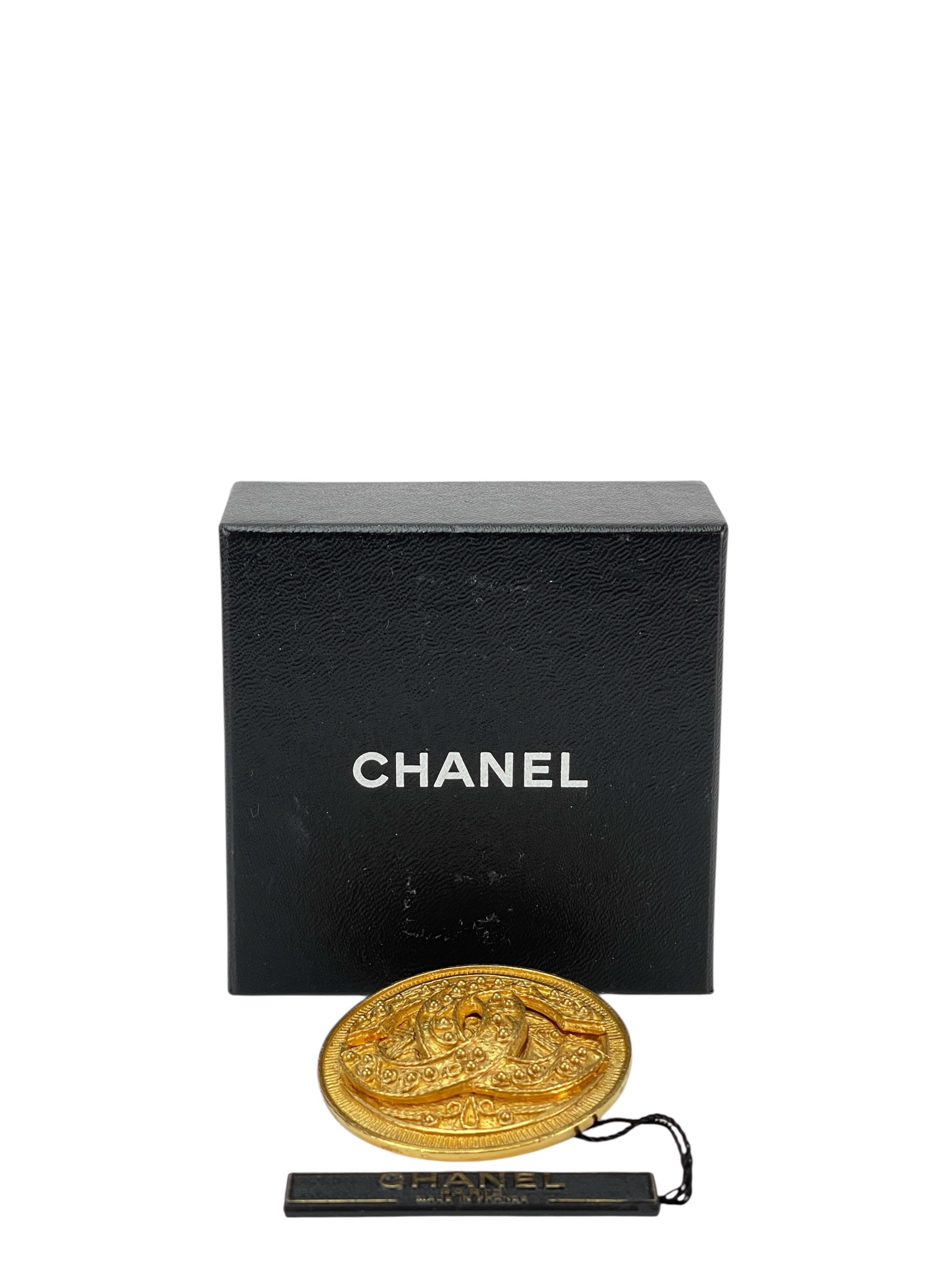 CHANEL - 94A Gold Tone CC Logo Round Brooch