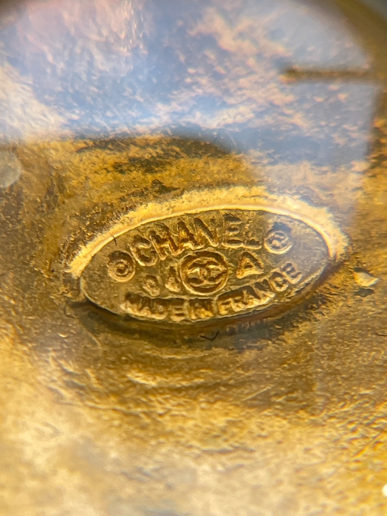 CHANEL - 94A Gold Tone CC Logo Round Brooch