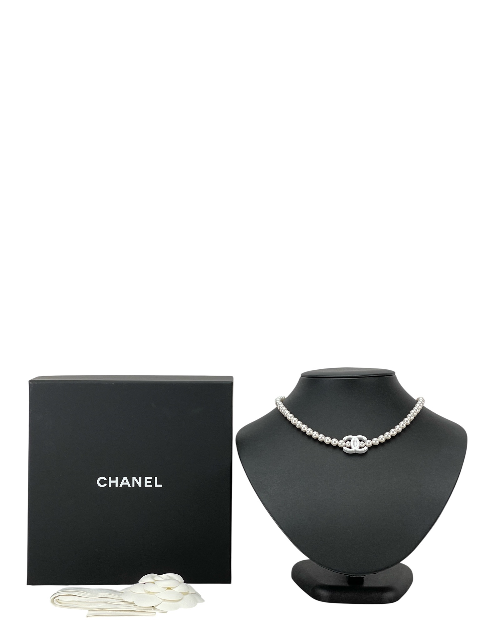 CHANEL - 25C White Pearl Necklace