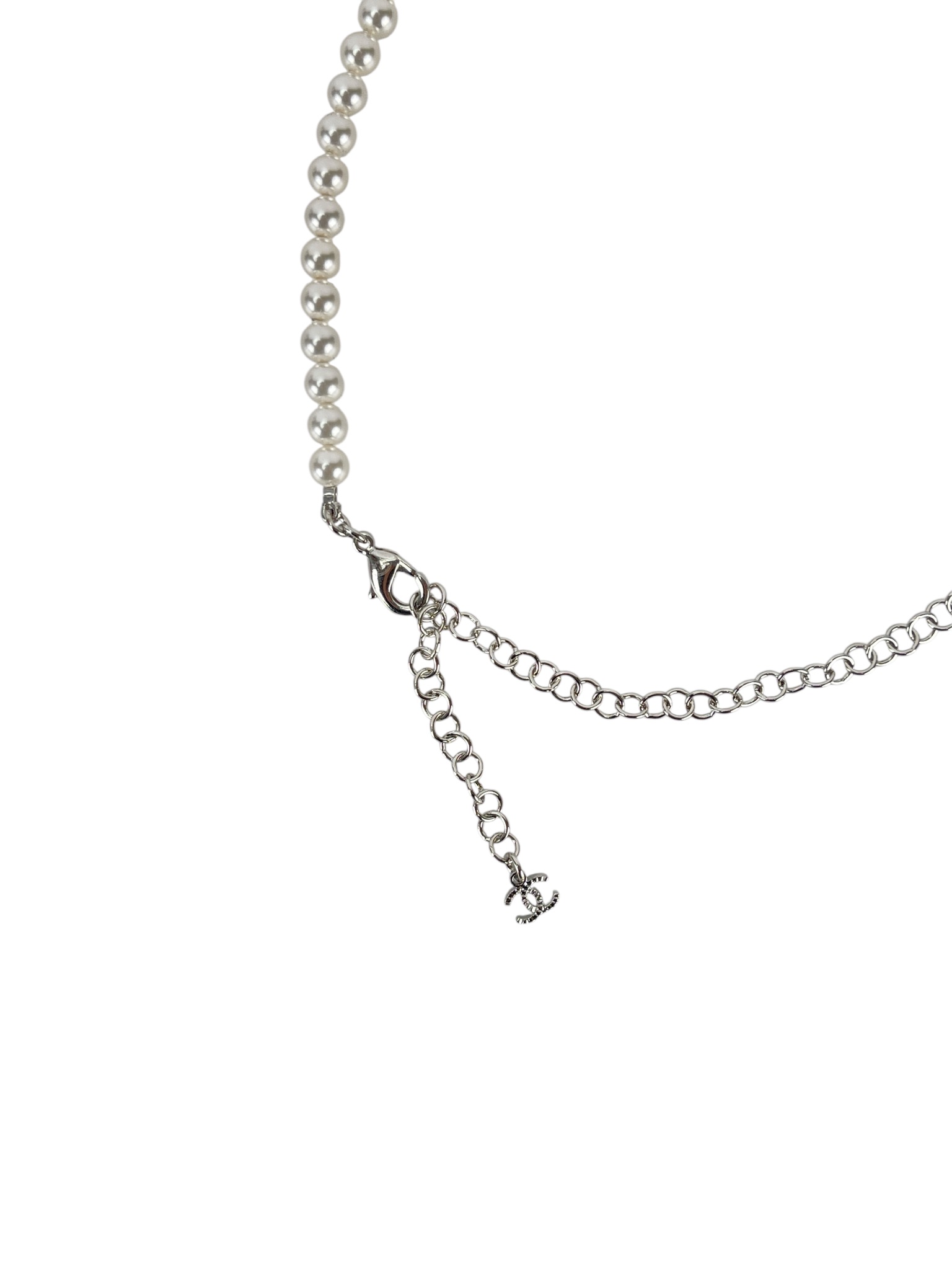 CHANEL - 25C White Pearl Necklace