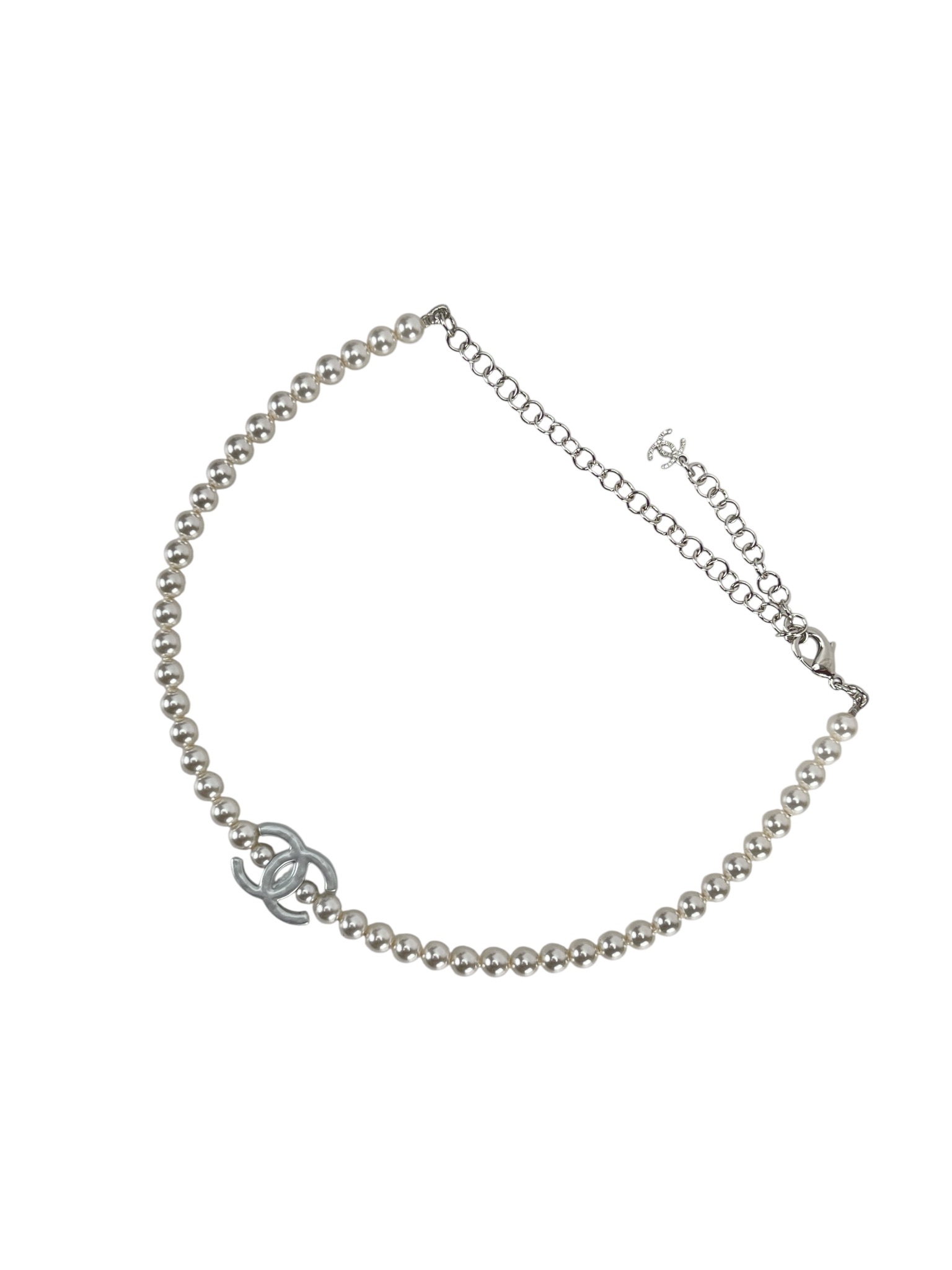 CHANEL - 25C White Pearl Necklace