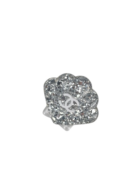 CHANEL - 25C Sliver Seashell CC Logo Brooch