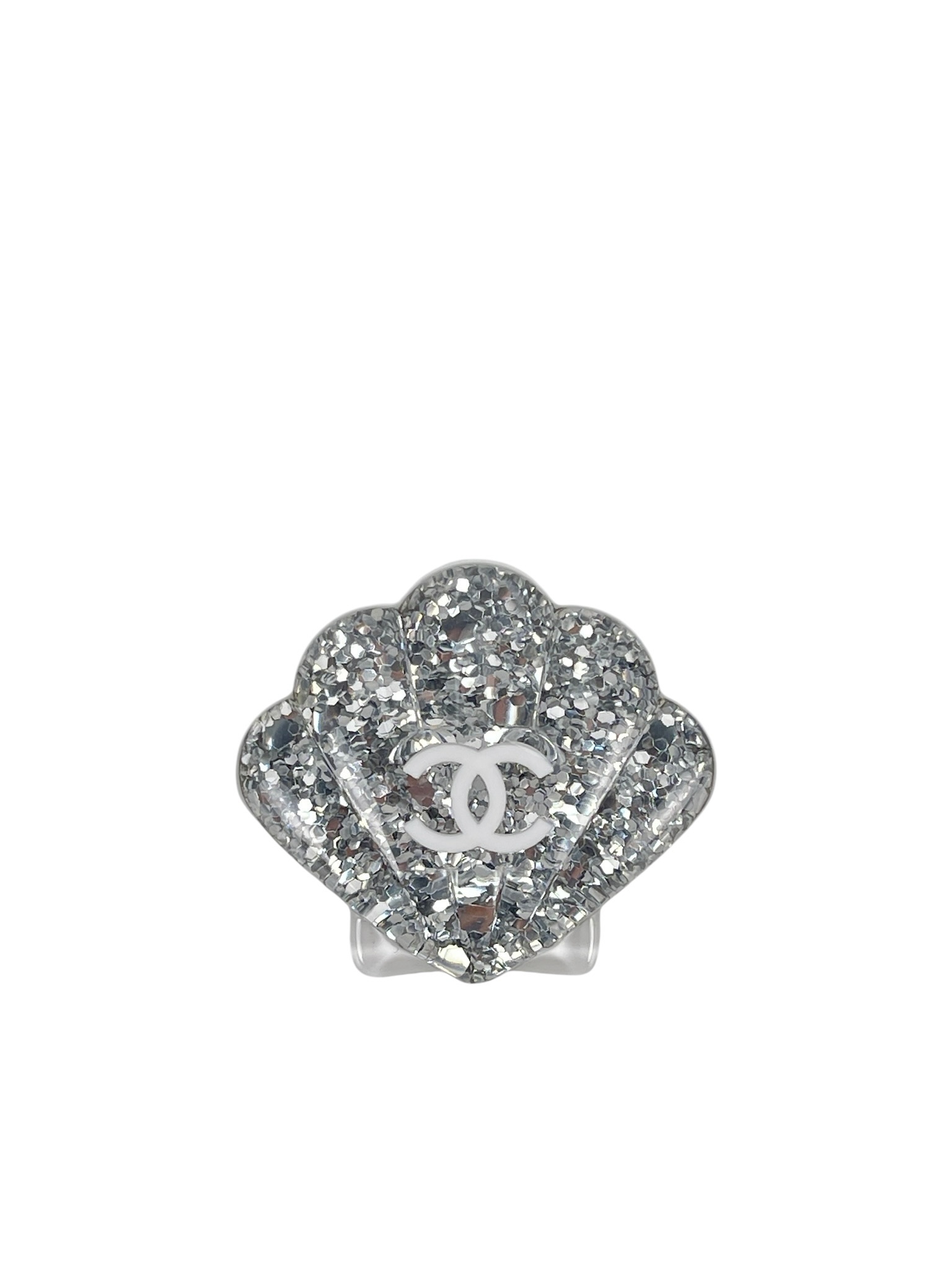 CHANEL - 25C Sliver Seashell CC Logo Brooch