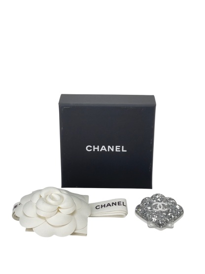CHANEL - 25C Sliver Seashell CC Logo Brooch