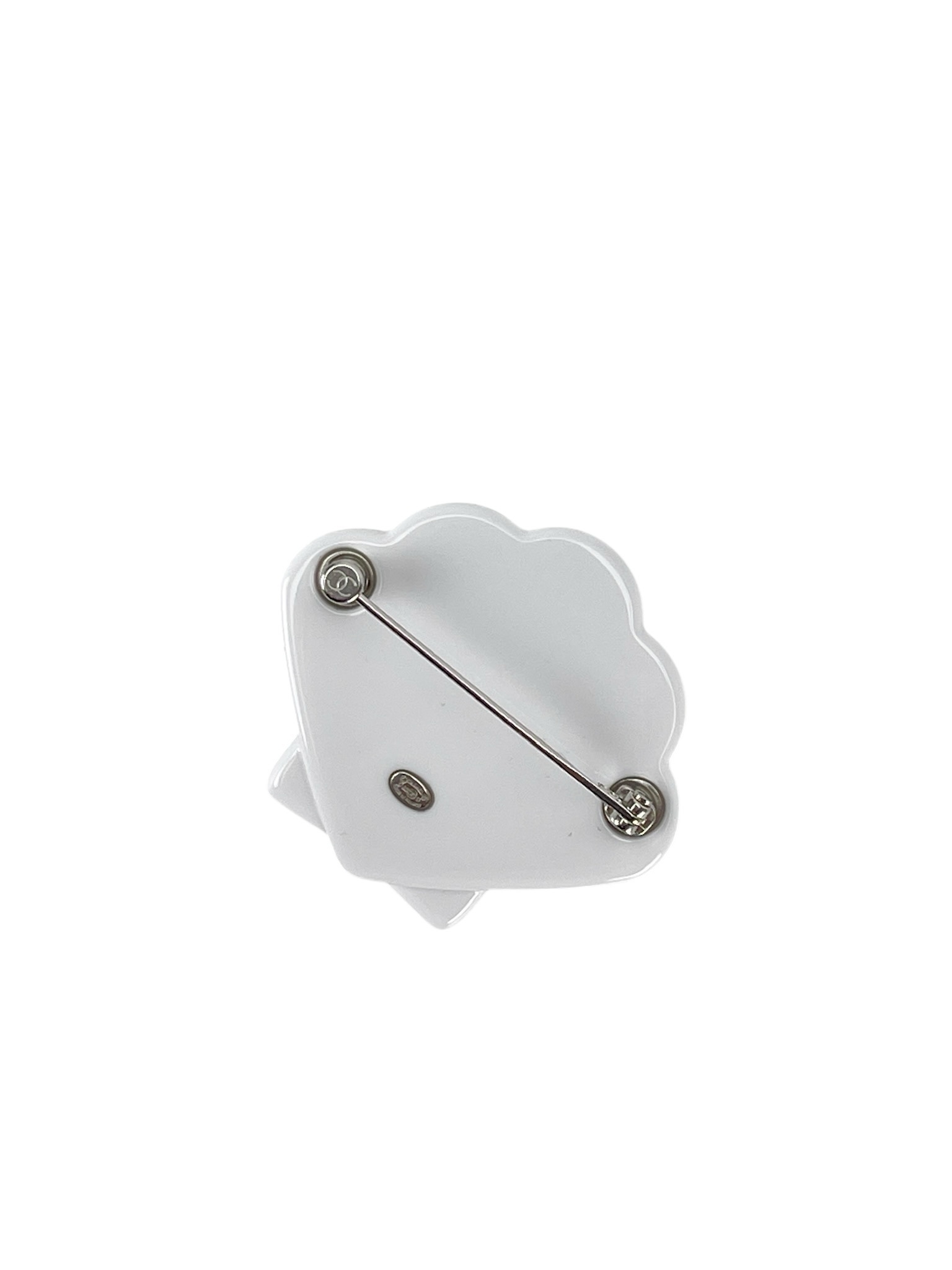 CHANEL - 25C Sliver Seashell CC Logo Brooch