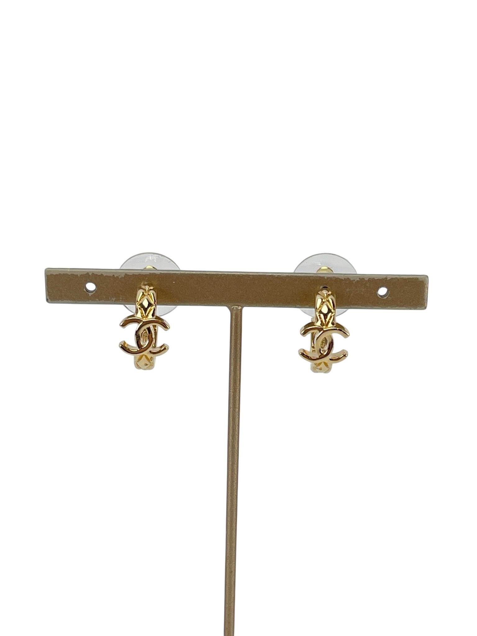 CHANEL - 26P Gold Quilted CC Earrings