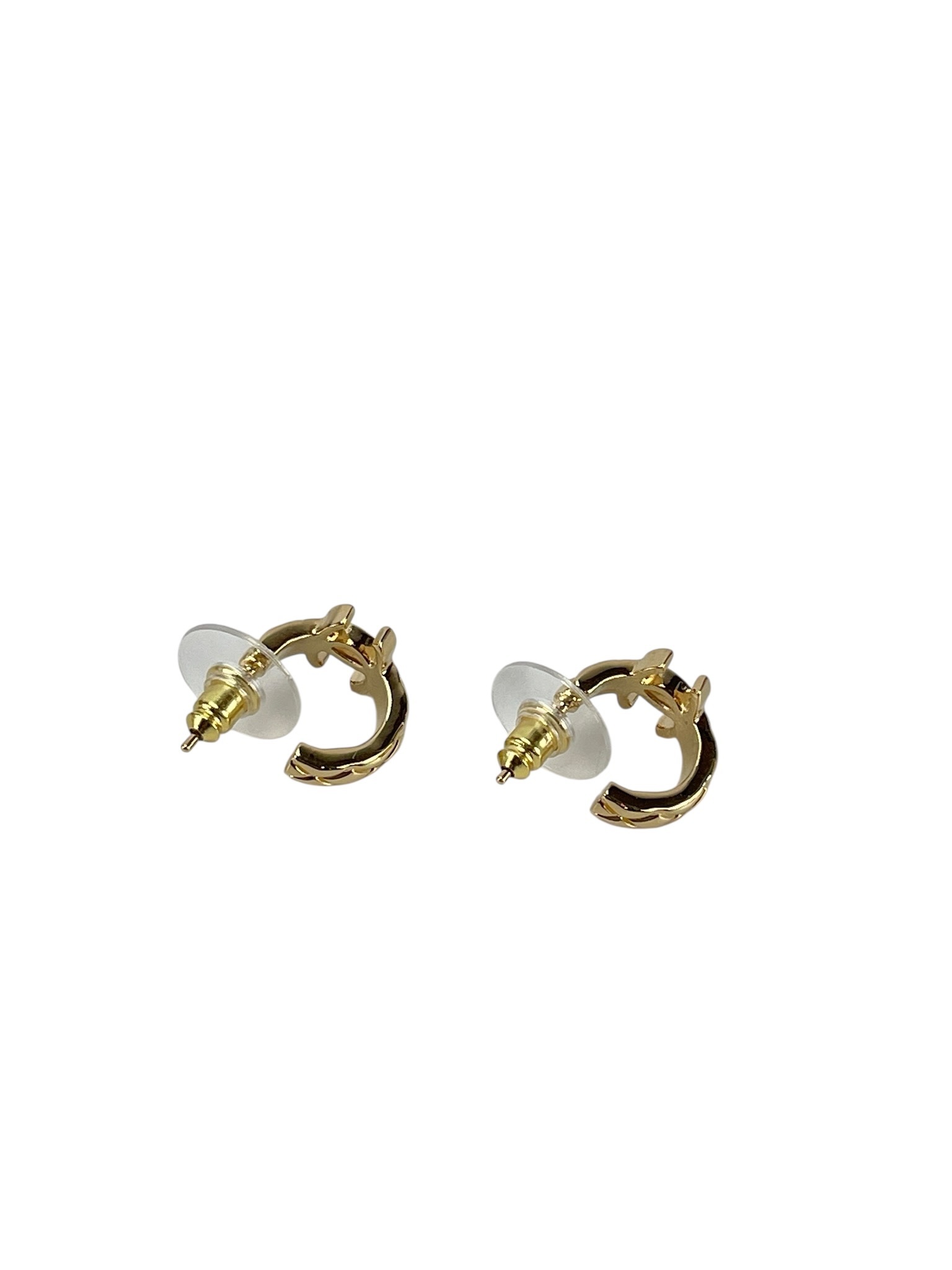 CHANEL - 26P Gold Quilted CC Earrings
