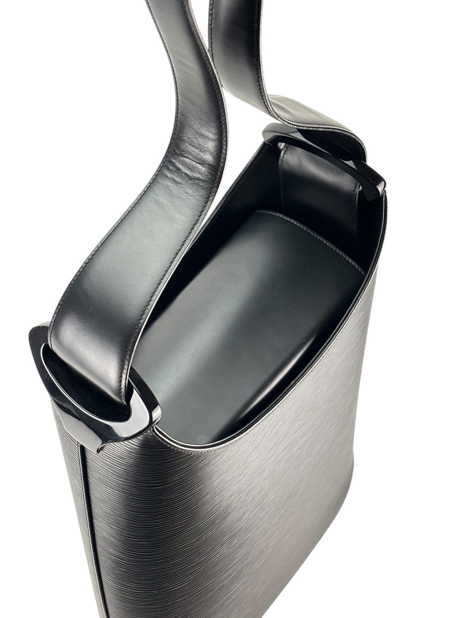 LOUIS VUITTON - Black Epi Verseau Leather Bag