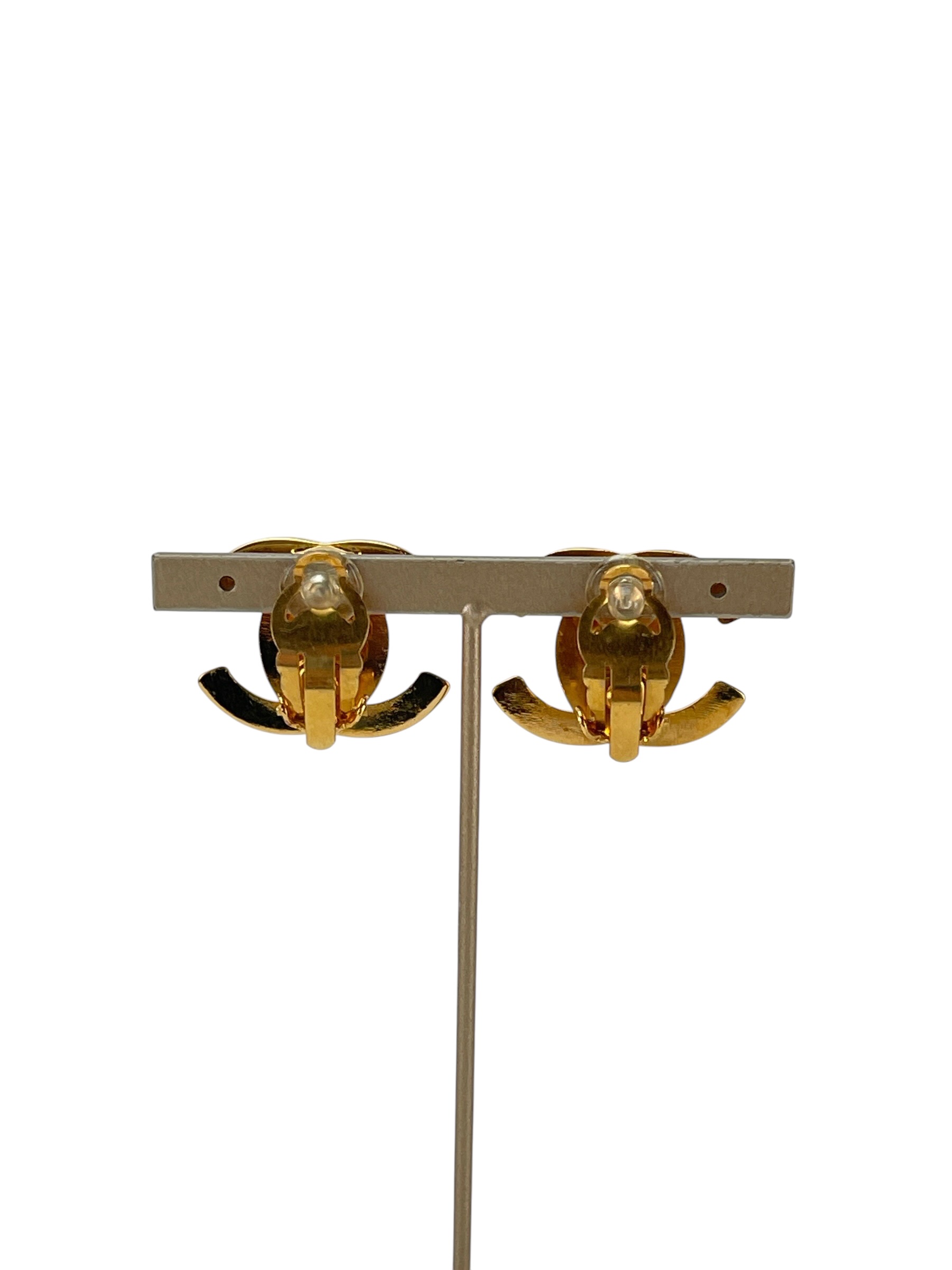 CHANEL - 96A Gold CC Turnlock Clip-On Earrings