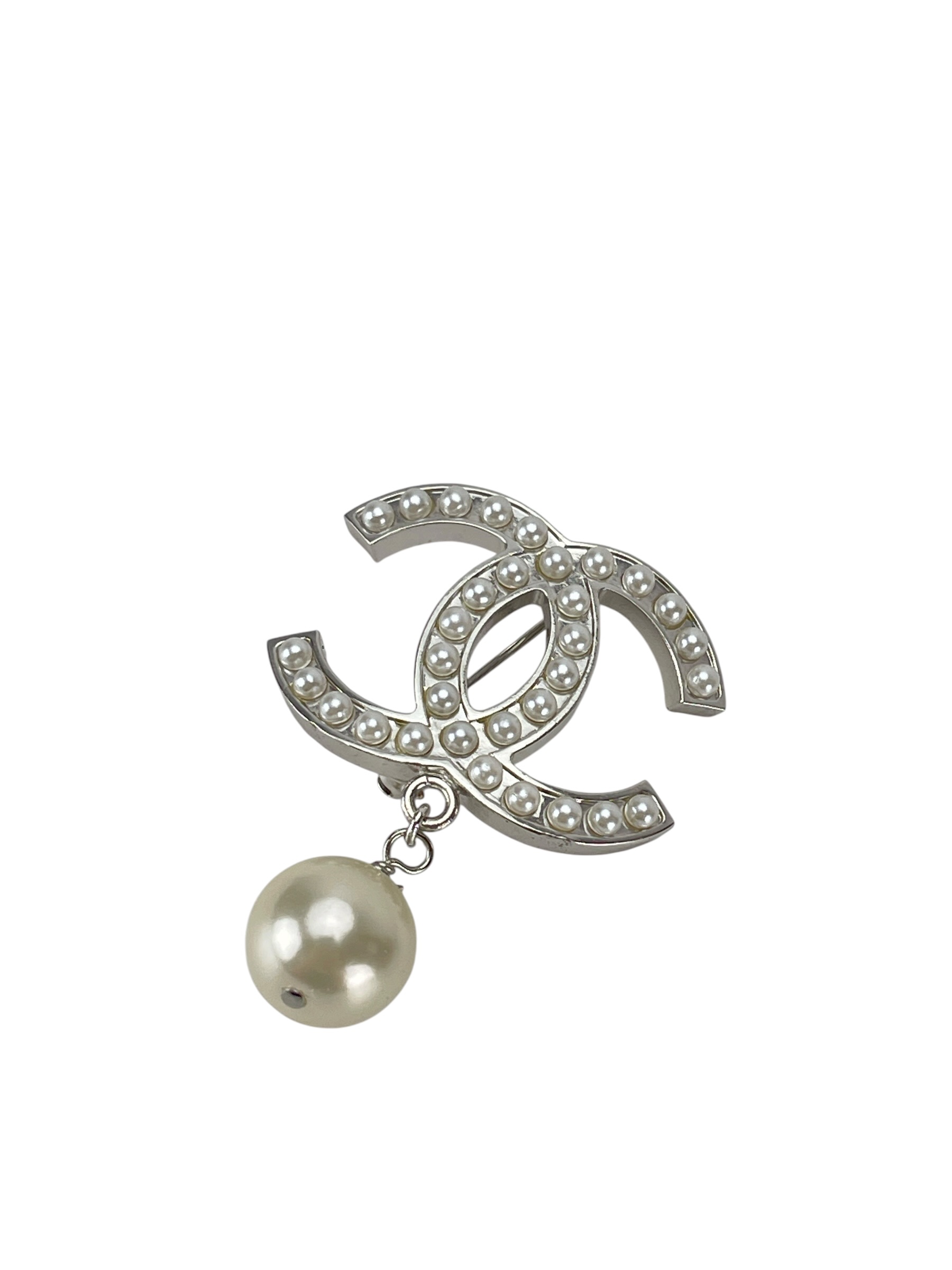 CHANEL - 06V CC Logo Pearl Drop Brooch