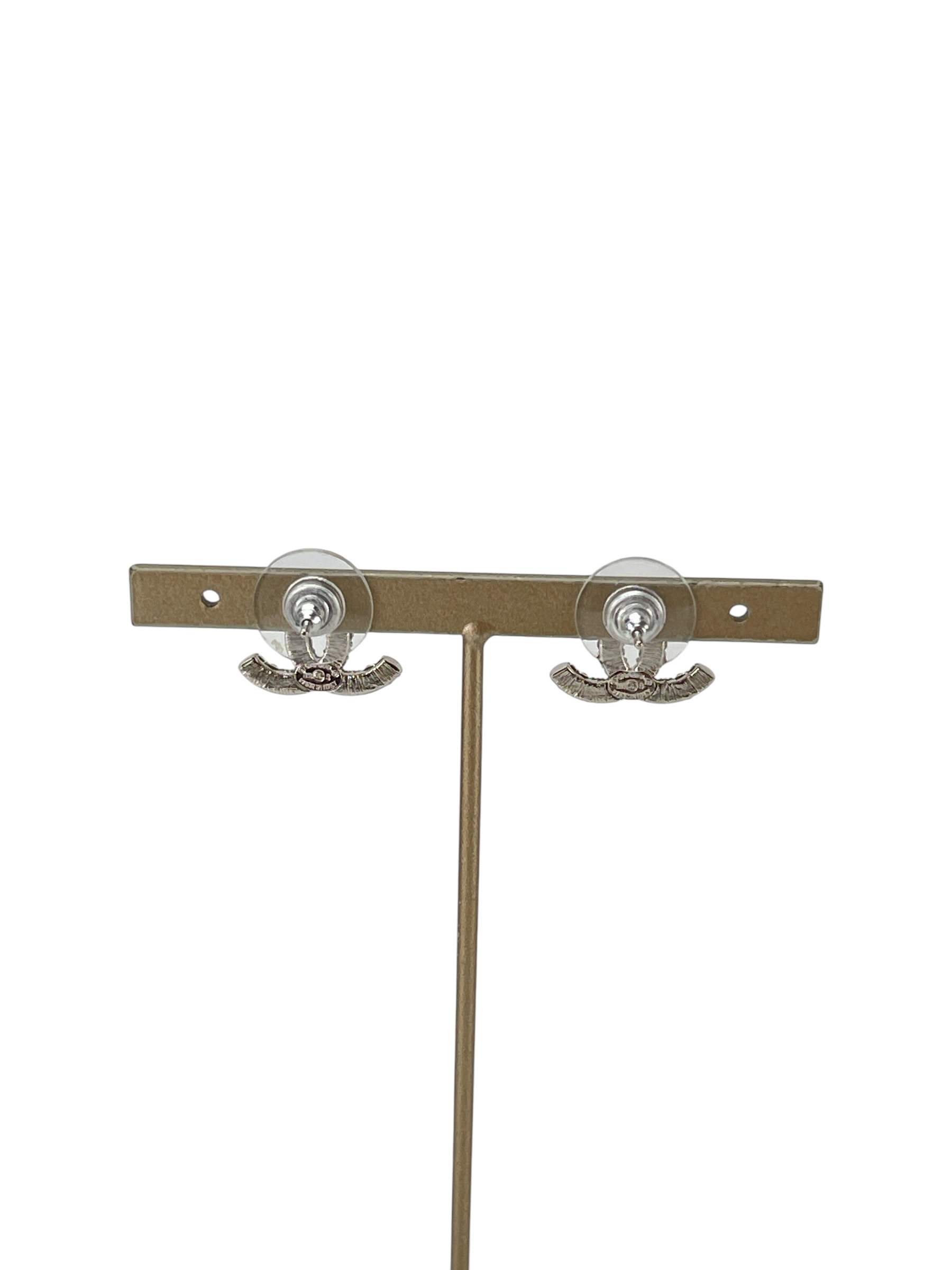 CHANEL - 18S Sliver CC Logo Crystal Stud Earrings