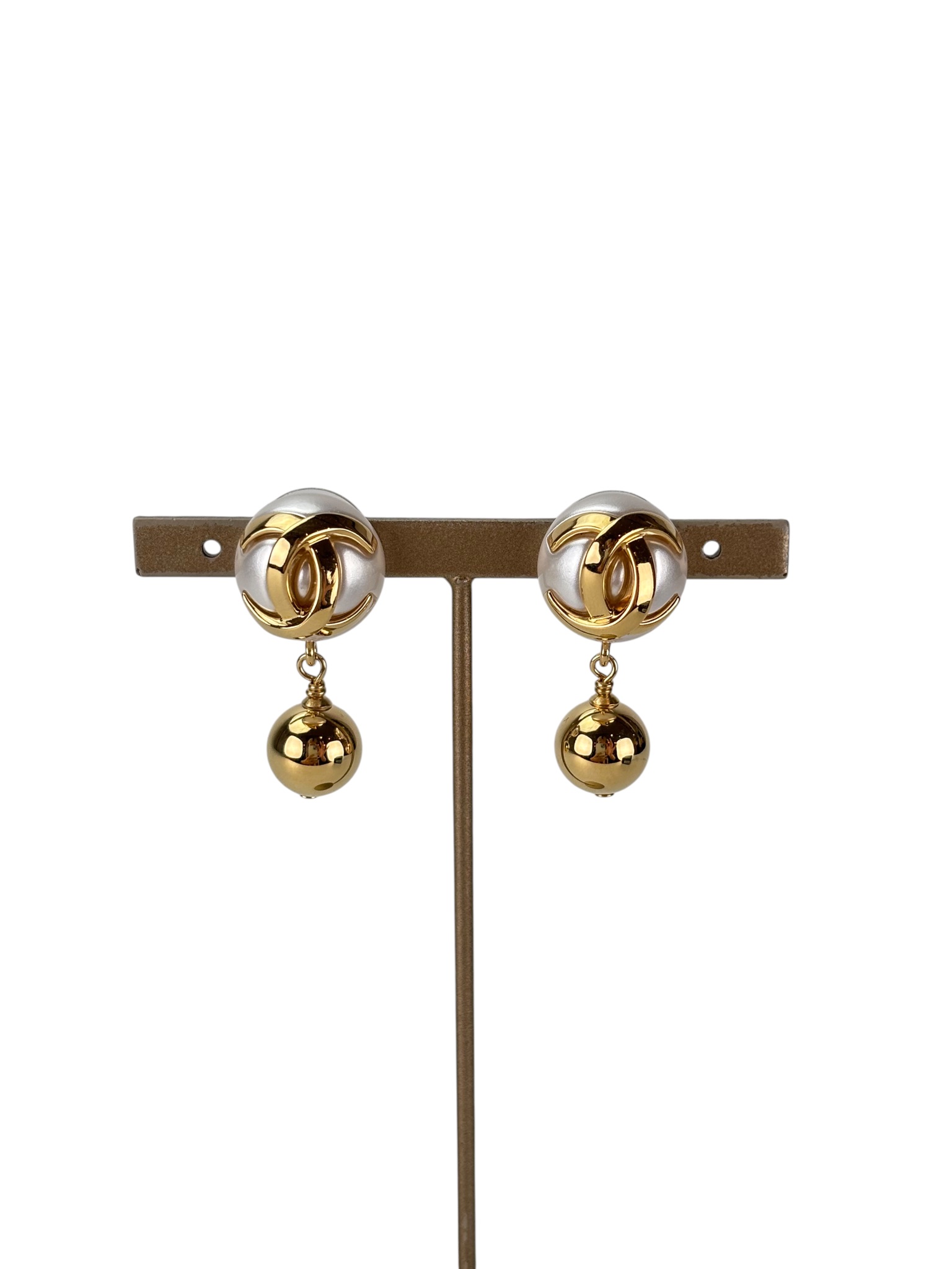 CHANEL - 26B  Pendant Earrings Gold & Pearly White