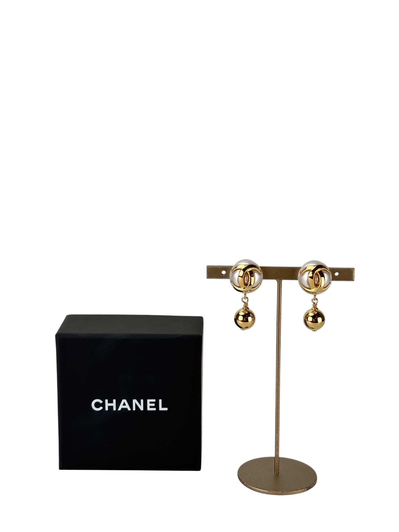 CHANEL - 26B  Pendant Earrings Gold & Pearly White