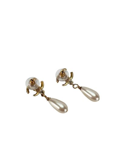 CHANEL - 16C Polka Dot CC Pearl Drop Earrings