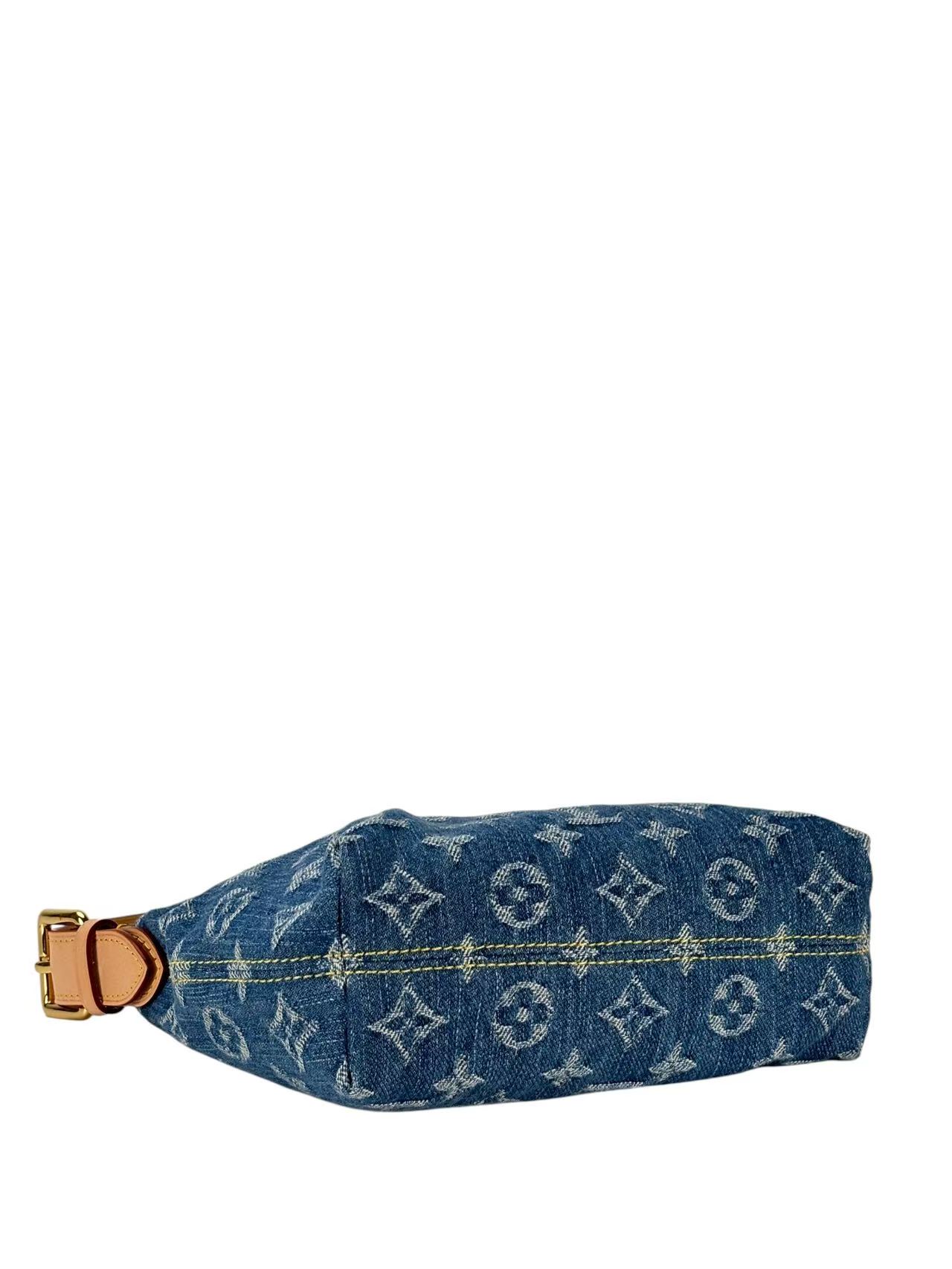 LOUIS VUITTON - Denim Monogram Pochette Hills Handbag