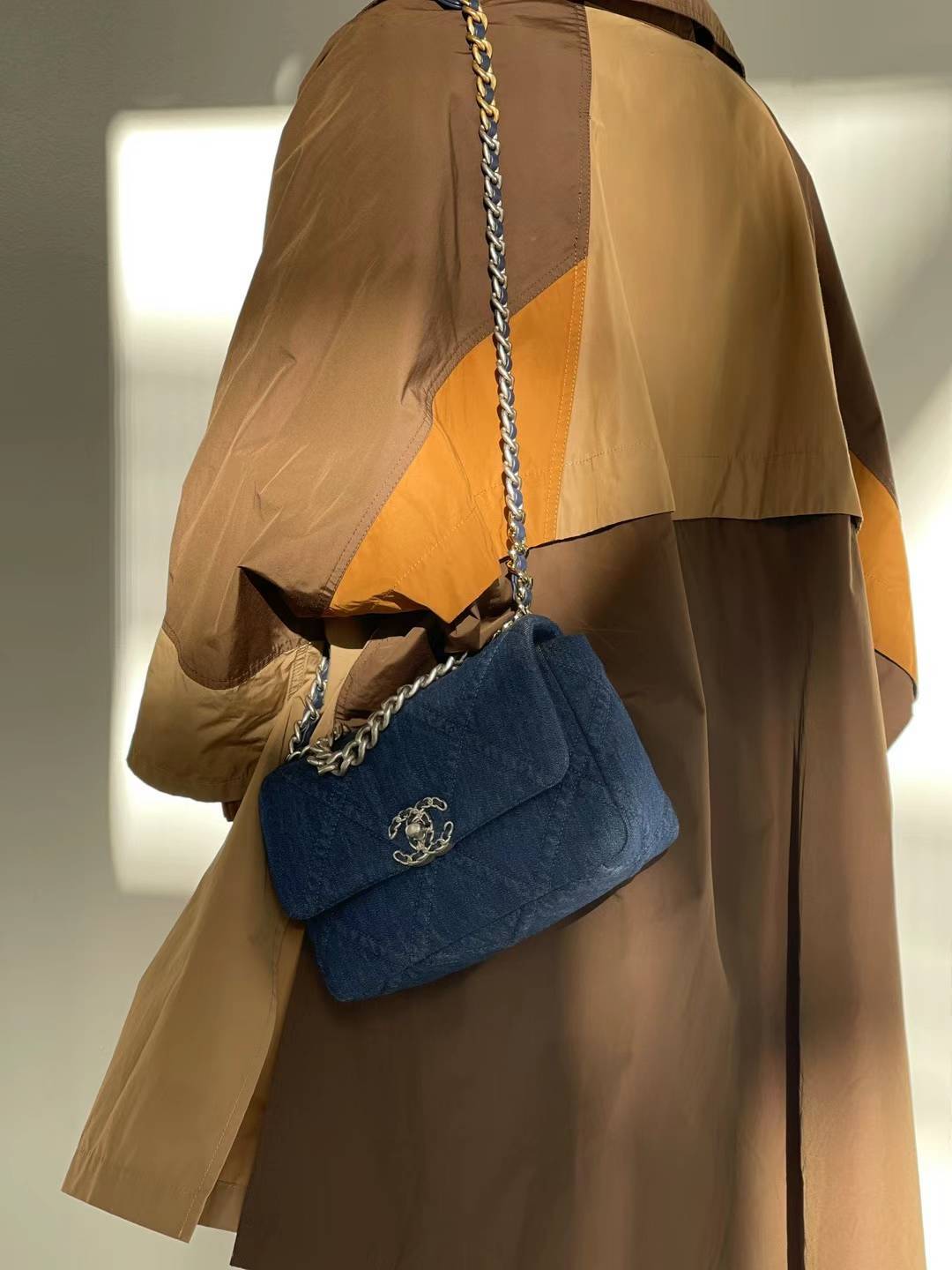 CHANEL - 22P Denim Sliver 19 Bag Small