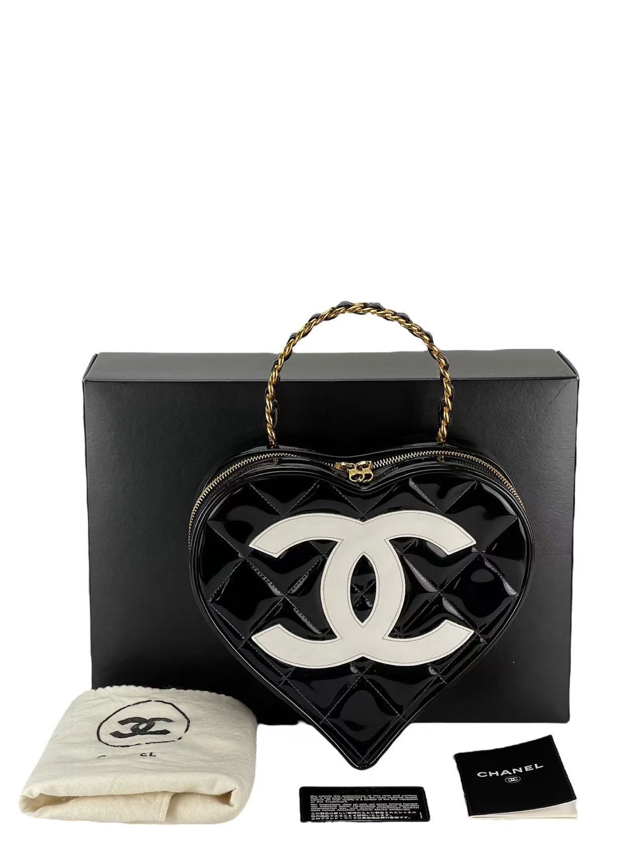 CHANEL - 1994-1996 CC Heart-Shaped Vanity Bag 