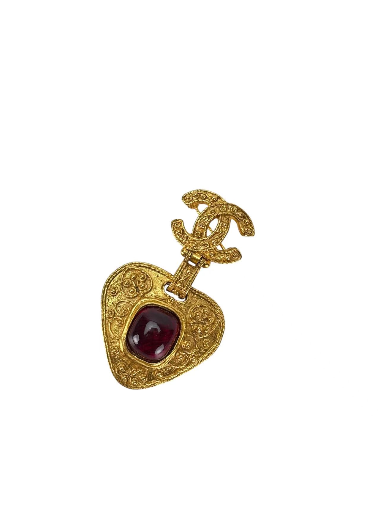 【CHANEL】  ★完売御礼★ CHANEL - 04A Gold Red Gripoix Heart CC Brooch – Camellia Vintage Tokyo