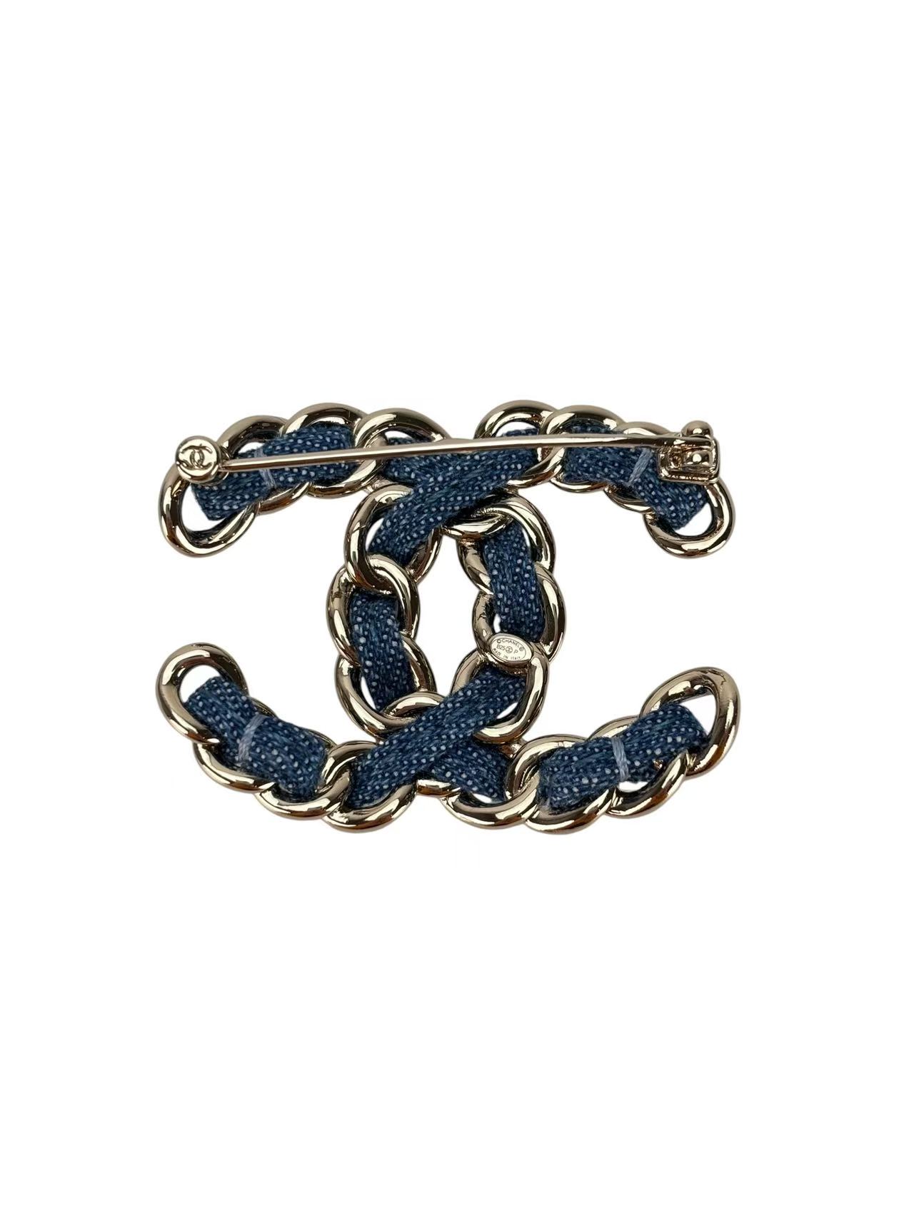 CHANEL - Denim CC Logo Brooch