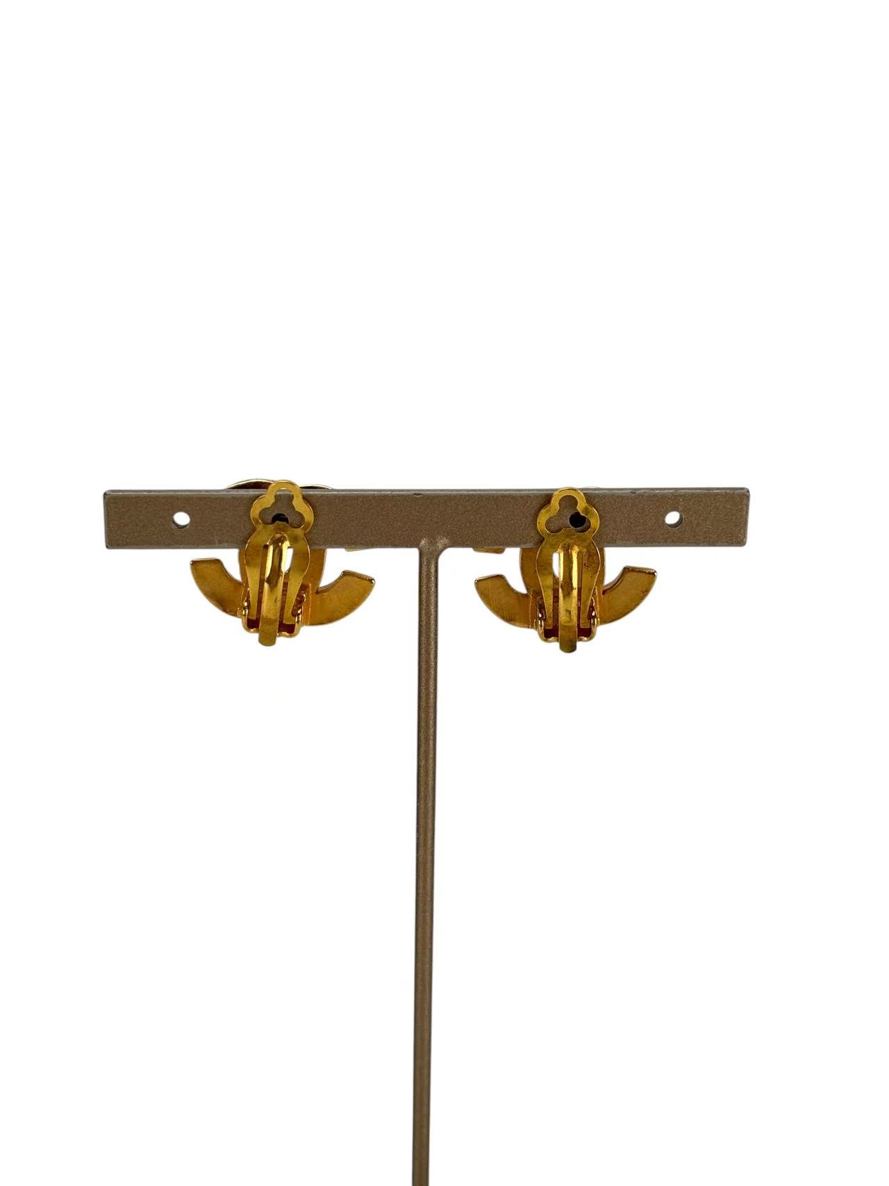 CHANEL - 99P Gold CC Logo Earrings 
