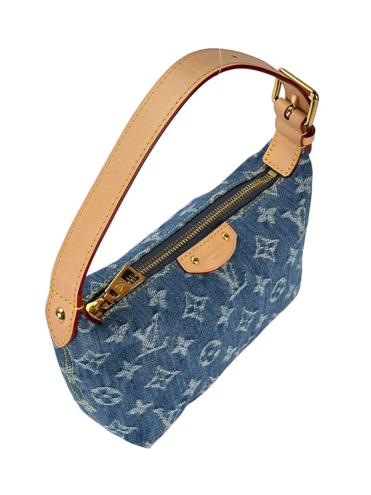 LOUIS VUITTON - Denim Monogram Pochette Hills Handbag