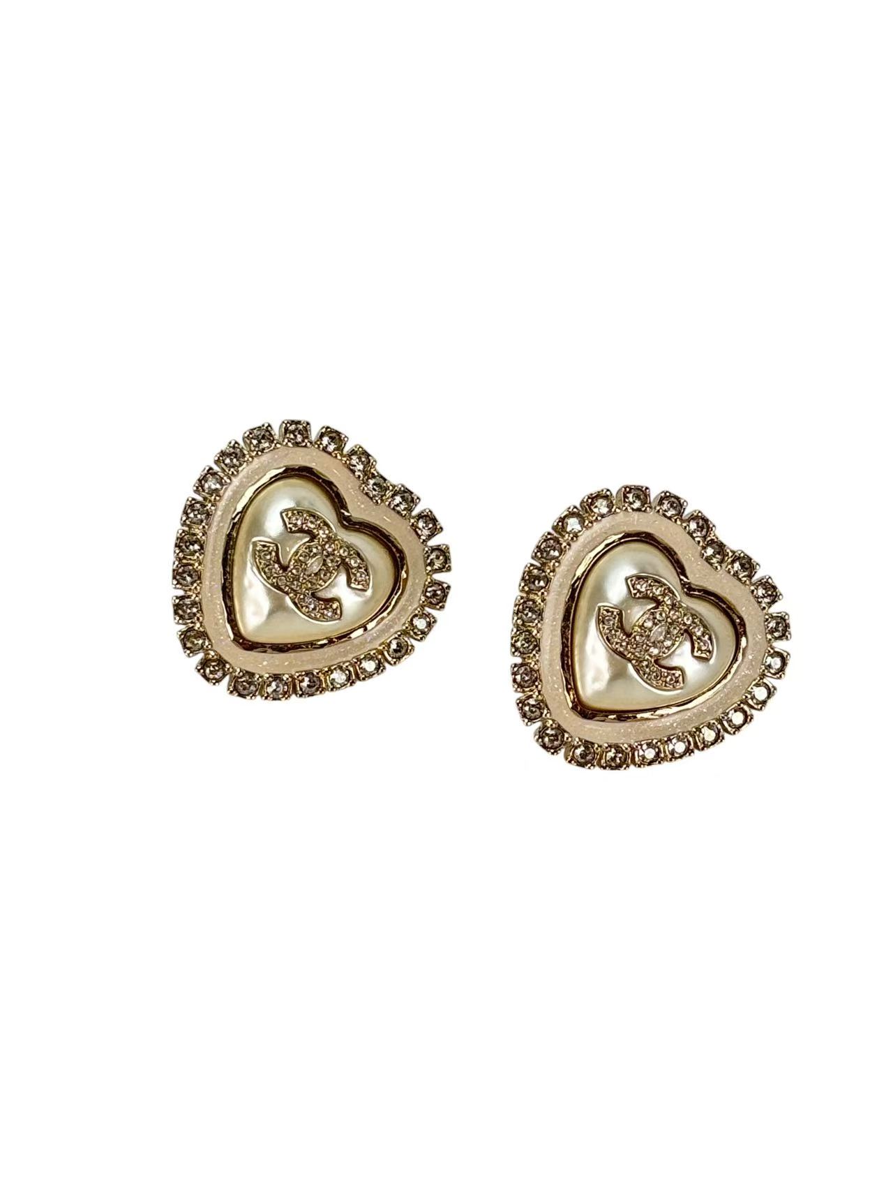 CHANEL - C24A Gold Heart CC Rhinestone Stud Earrings