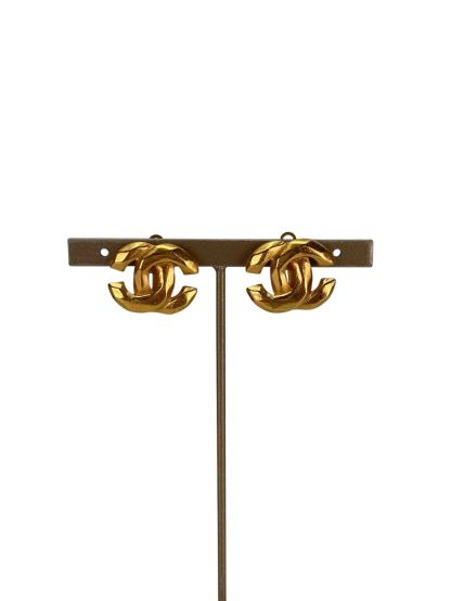 CHANEL - 99P Gold CC Logo Earrings 