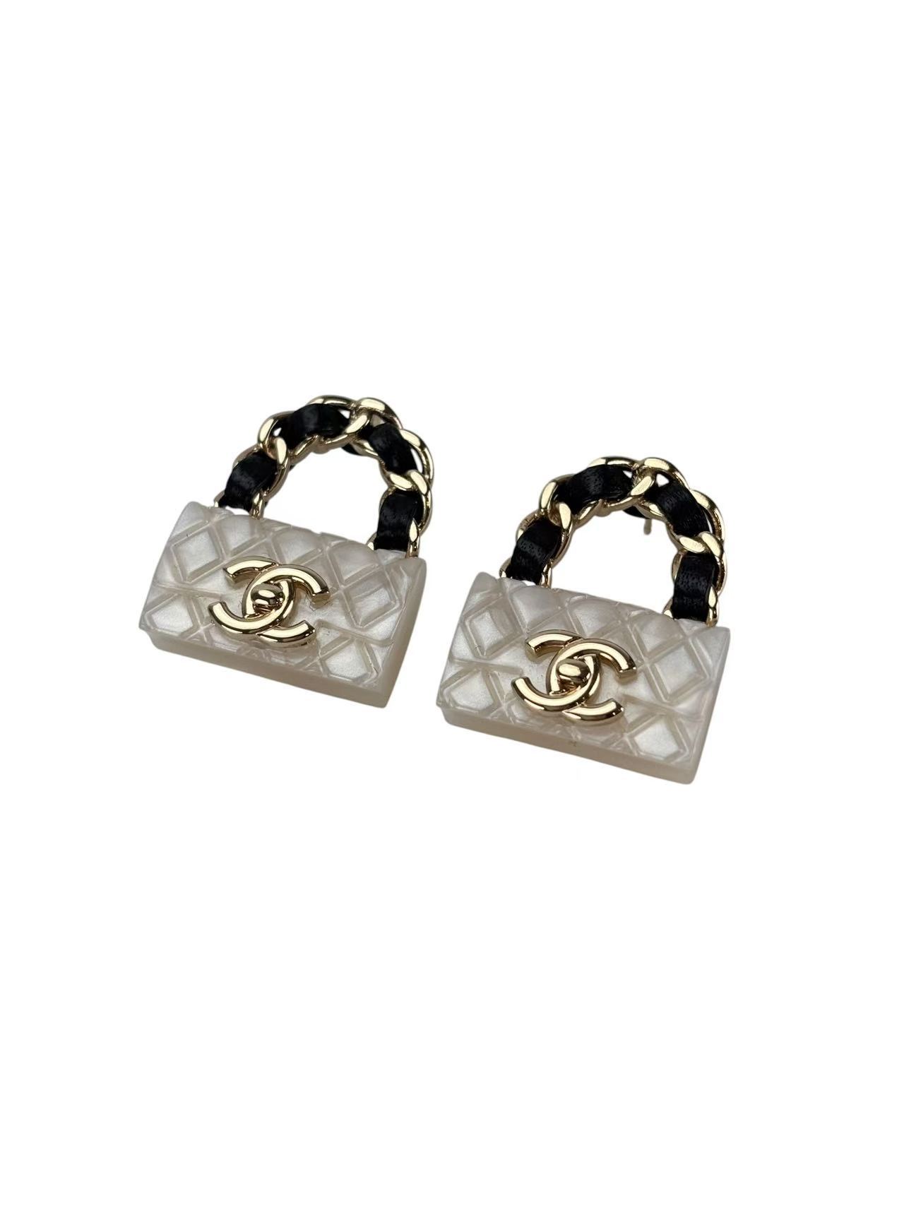 CHANEL - 23C Black Gold Matelasse Coco Earrings