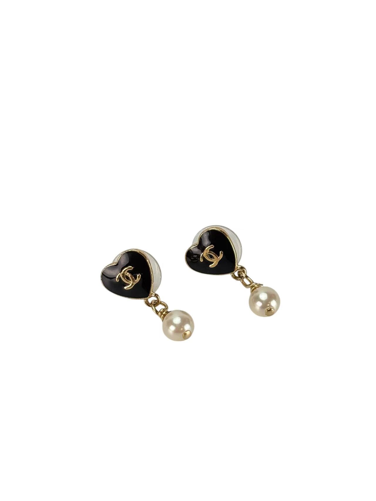 CHANEL - 04A Heart CC Logo Pearl Drop Earrings