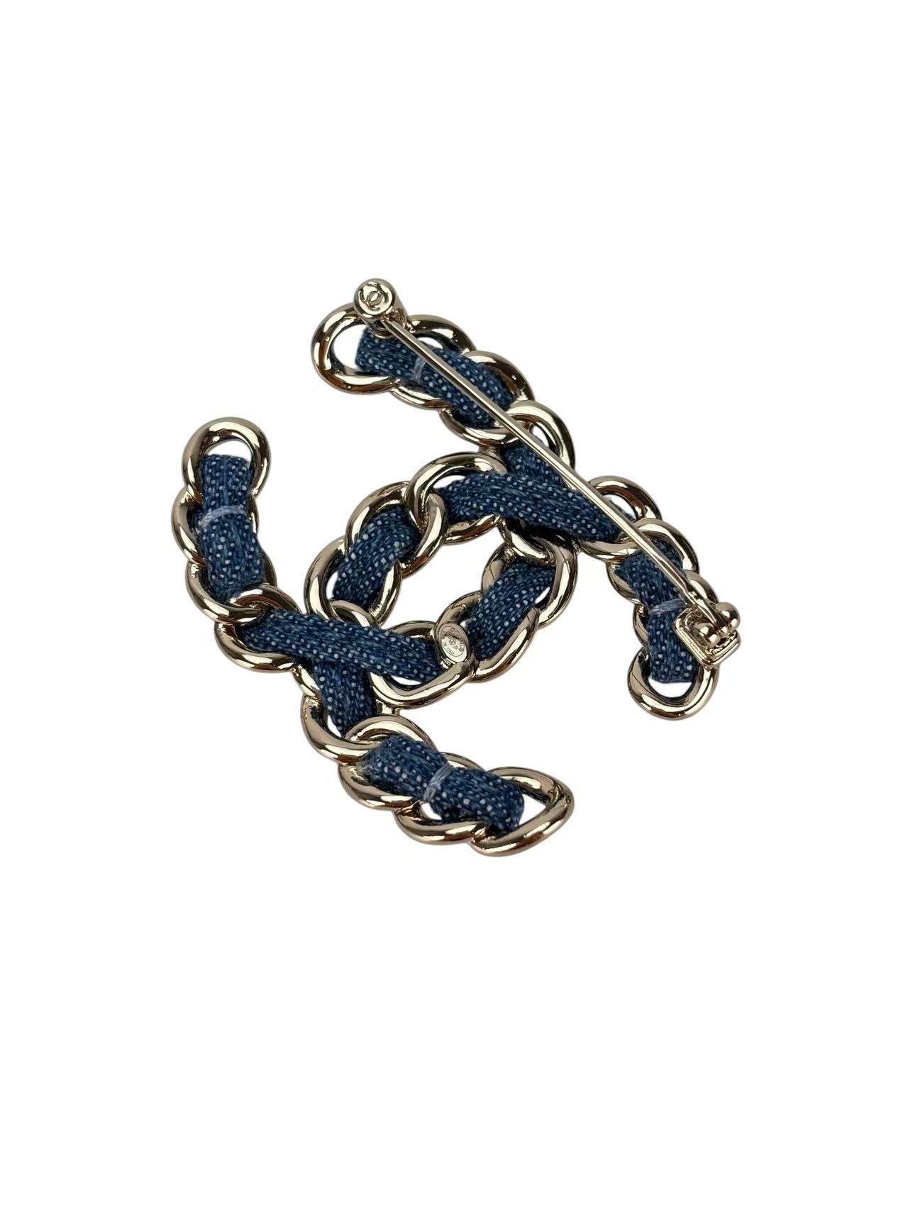 CHANEL - Denim CC Logo Brooch