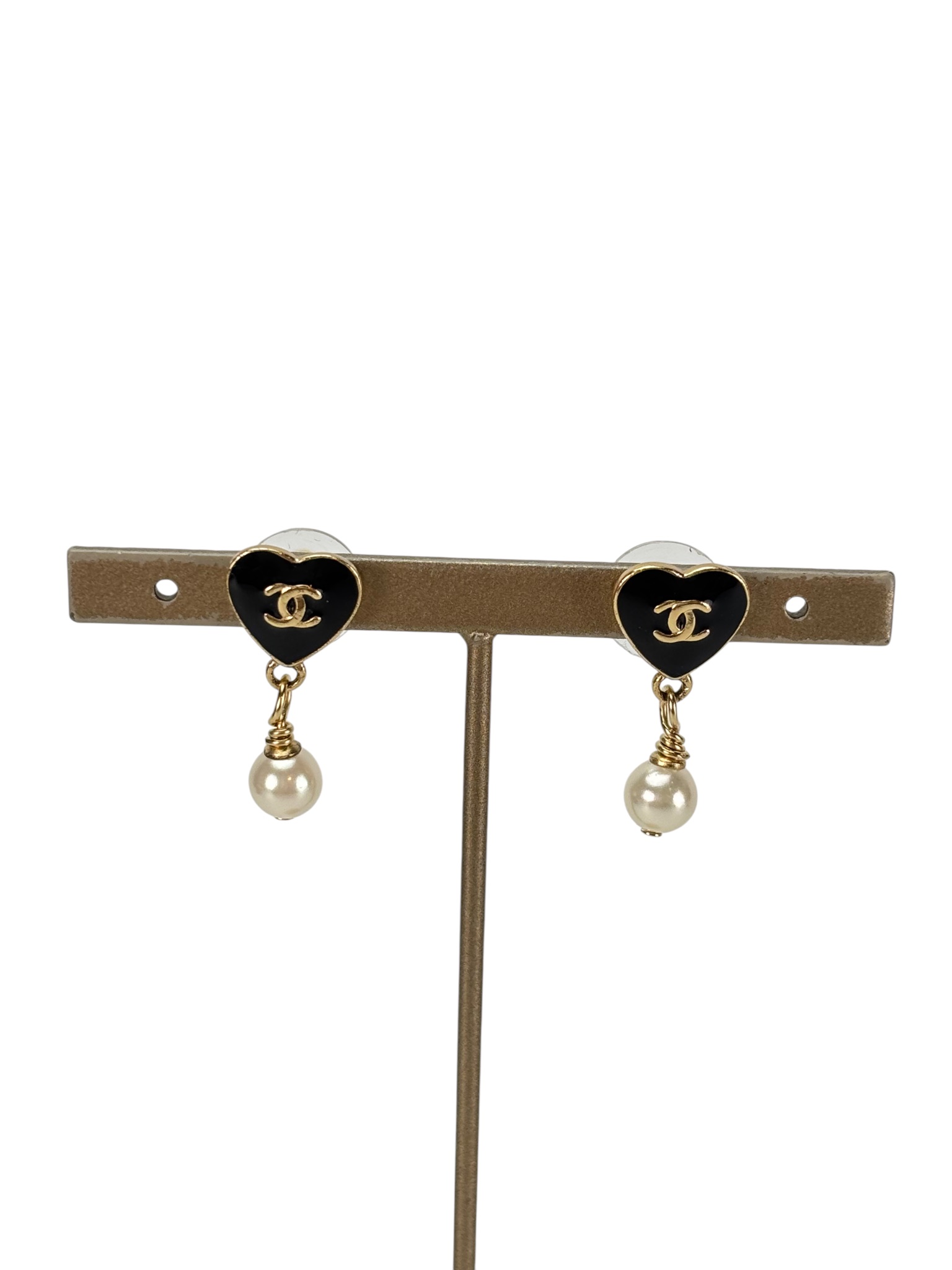 CHANEL - 04A Heart CC Logo Pearl Drop Earrings